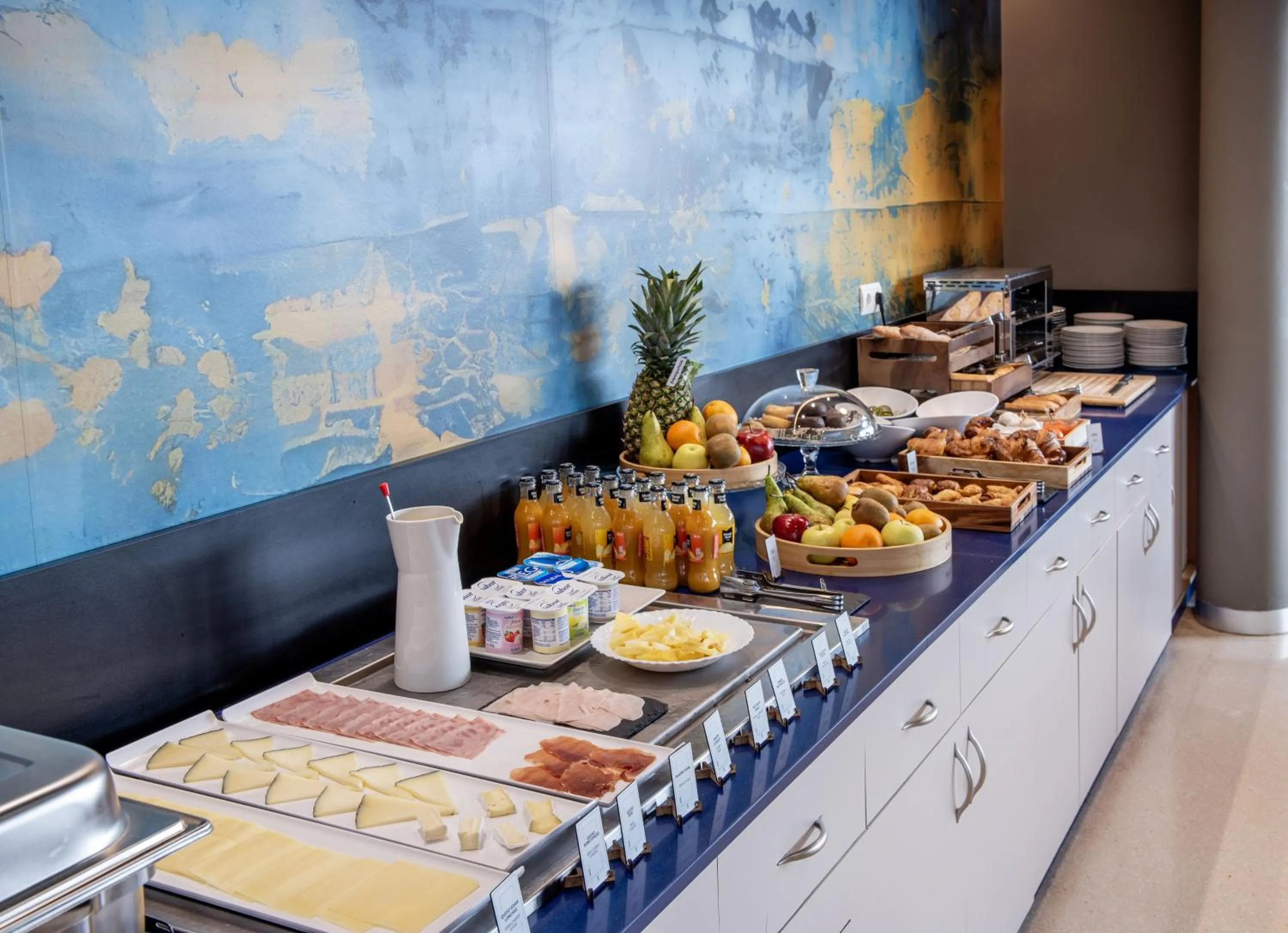 Buffet breakfast in Hotel Sercotel Plana Onda