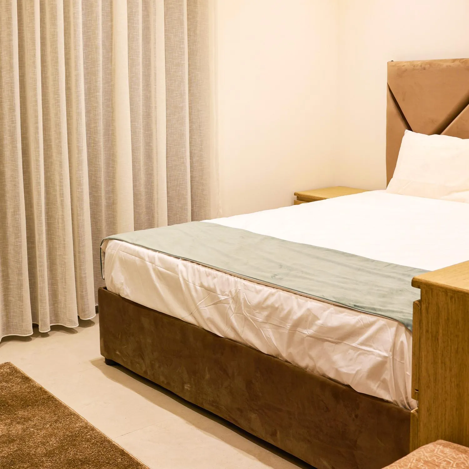 Bedroom, Bed in BHomed Shaab