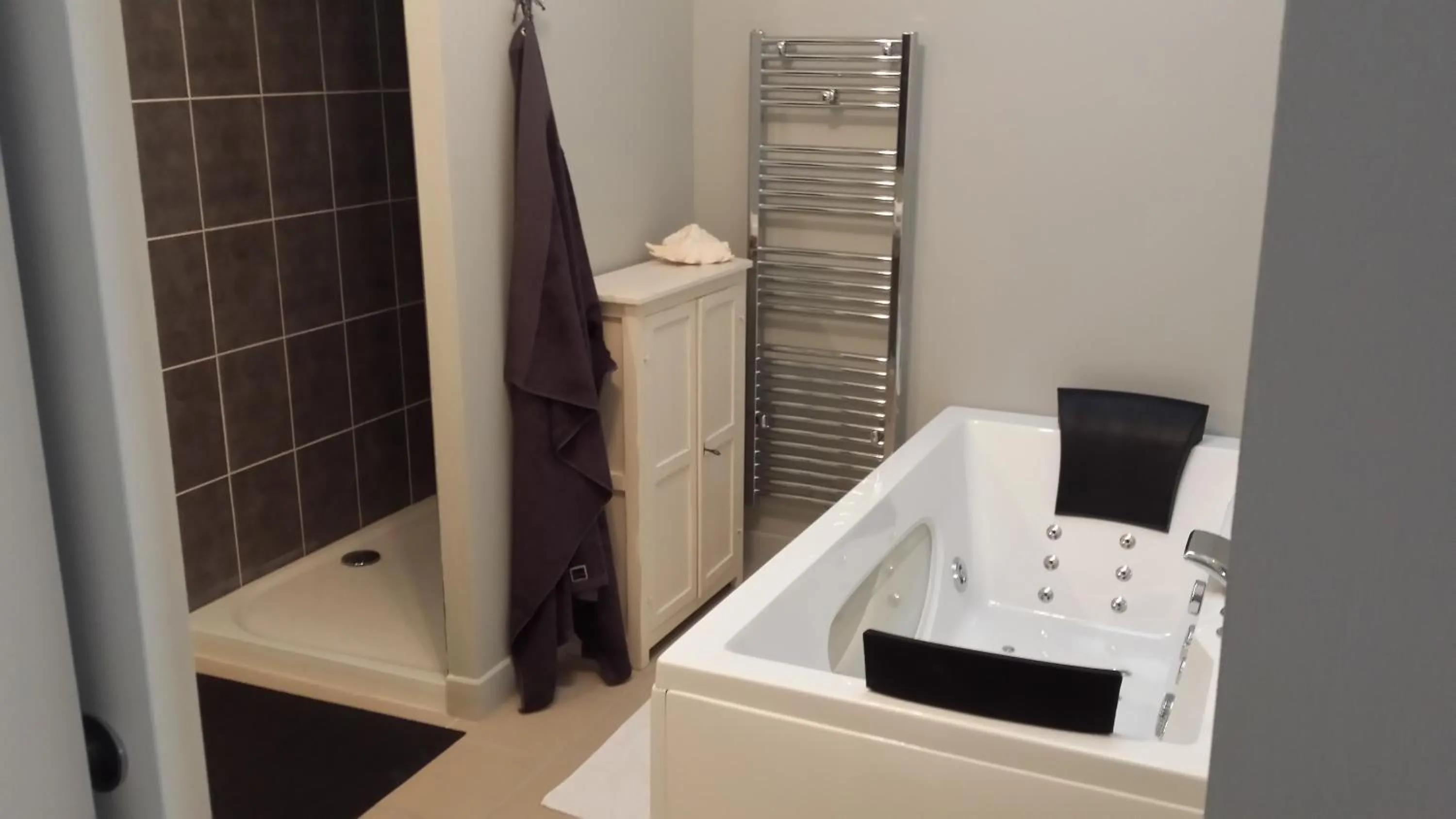 Hot Tub in Le Clos Du Presbytere