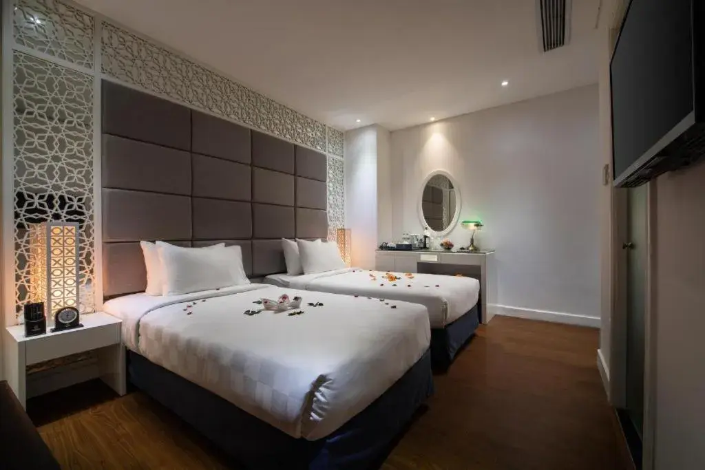 Premium Double Or Twin Room With Internal Window in Le Petit Prince Lakeside Hotel & Rooftop Bar Premium Double Or Twin Room With Internal Window in Le Petit Prince Lakeside Hotel & Rooftop Bar