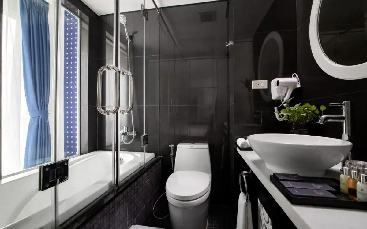 Premium Double Or Twin Room With Internal Window in Le Petit Prince Lakeside Hotel & Rooftop Bar Premium Double Or Twin Room With Internal Window in Le Petit Prince Lakeside Hotel & Rooftop Bar