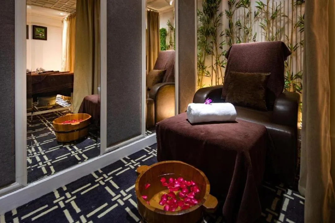 Massage, Bed in Le Petit Prince Lakeside Hotel & Rooftop Bar