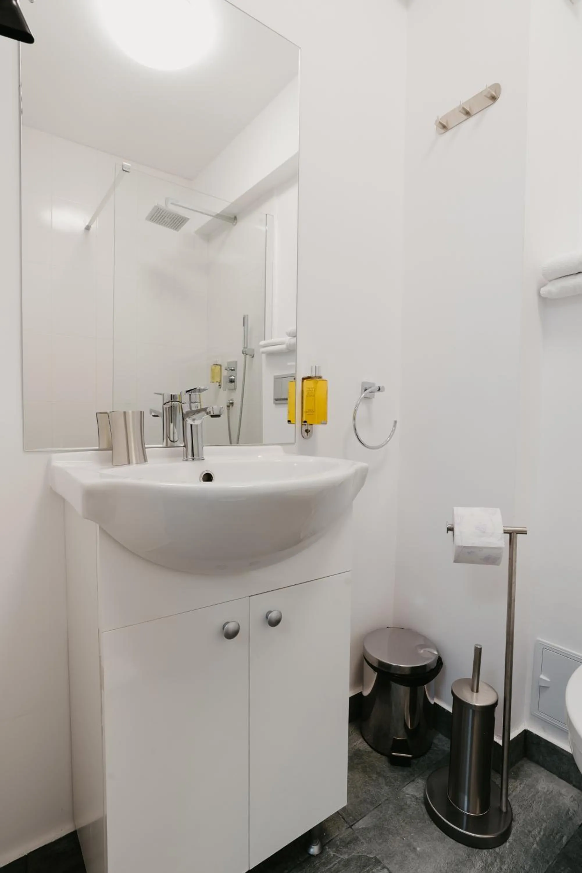 Bathroom in Fullton Central