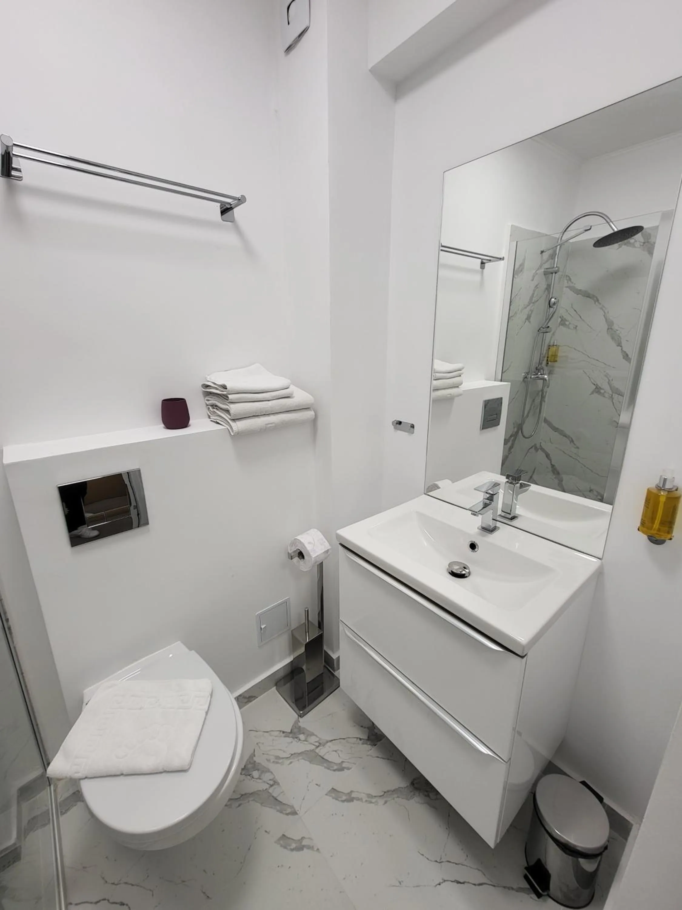 Bathroom in Fullton Central