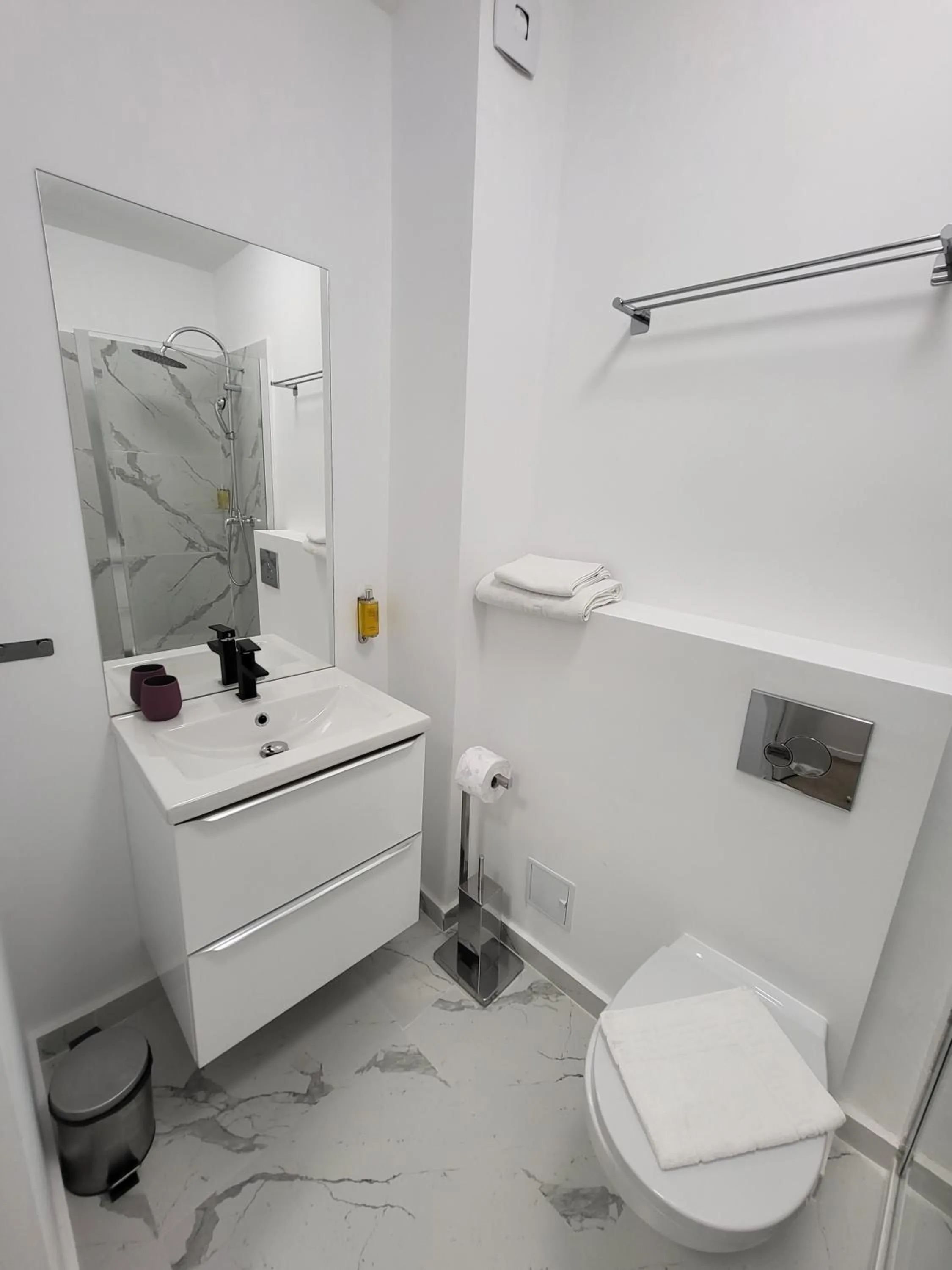 Bathroom in Fullton Central