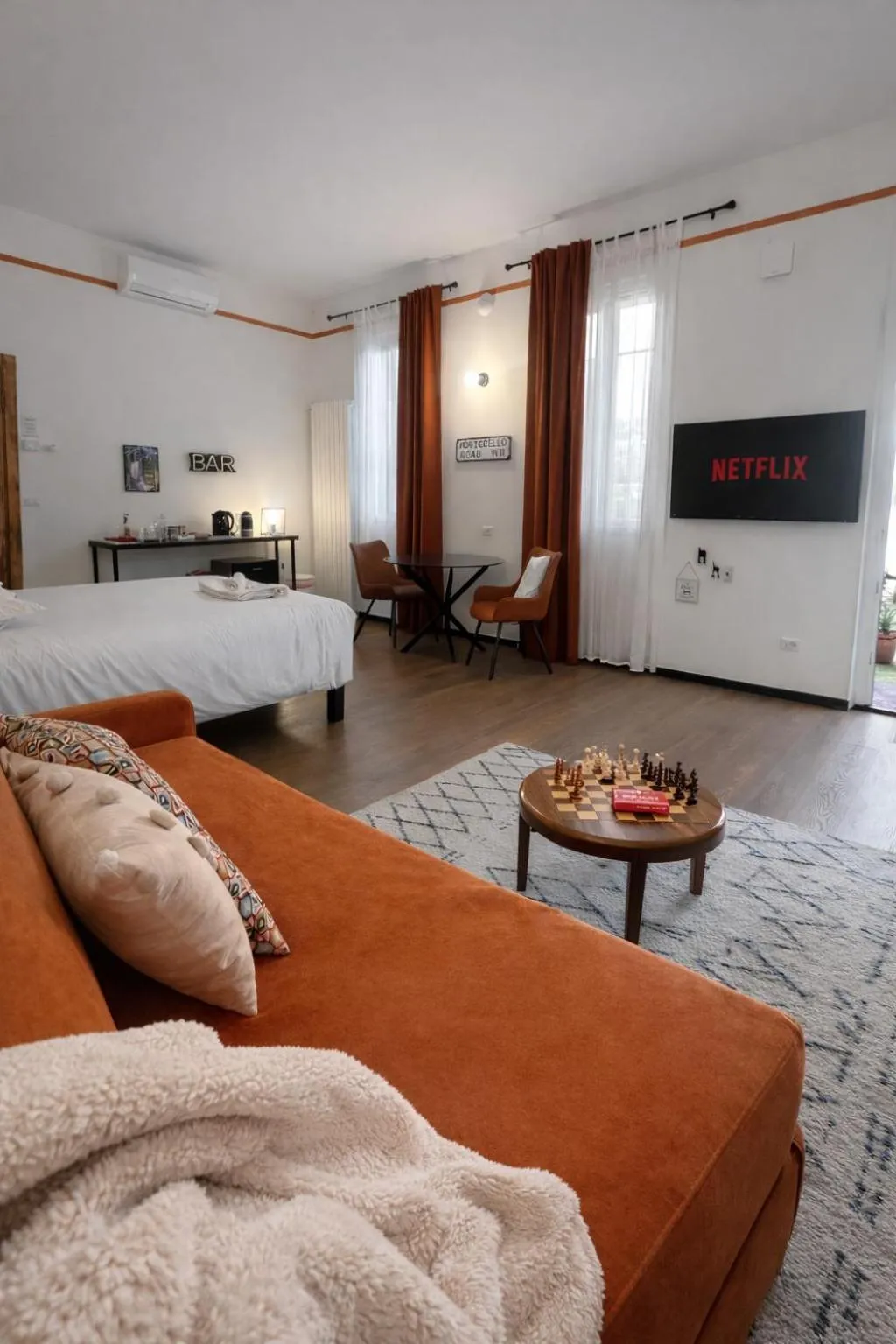 Decorative detail, Bed in Corte del Fuin