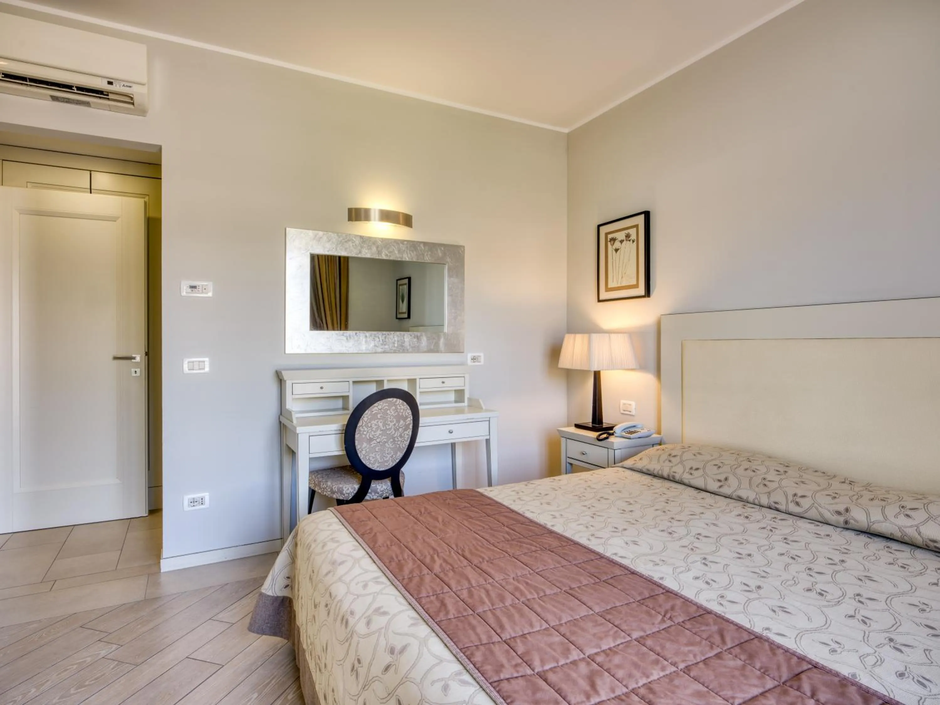 Bedroom, Bed in Parc Hotel Germano Suites & Apartments