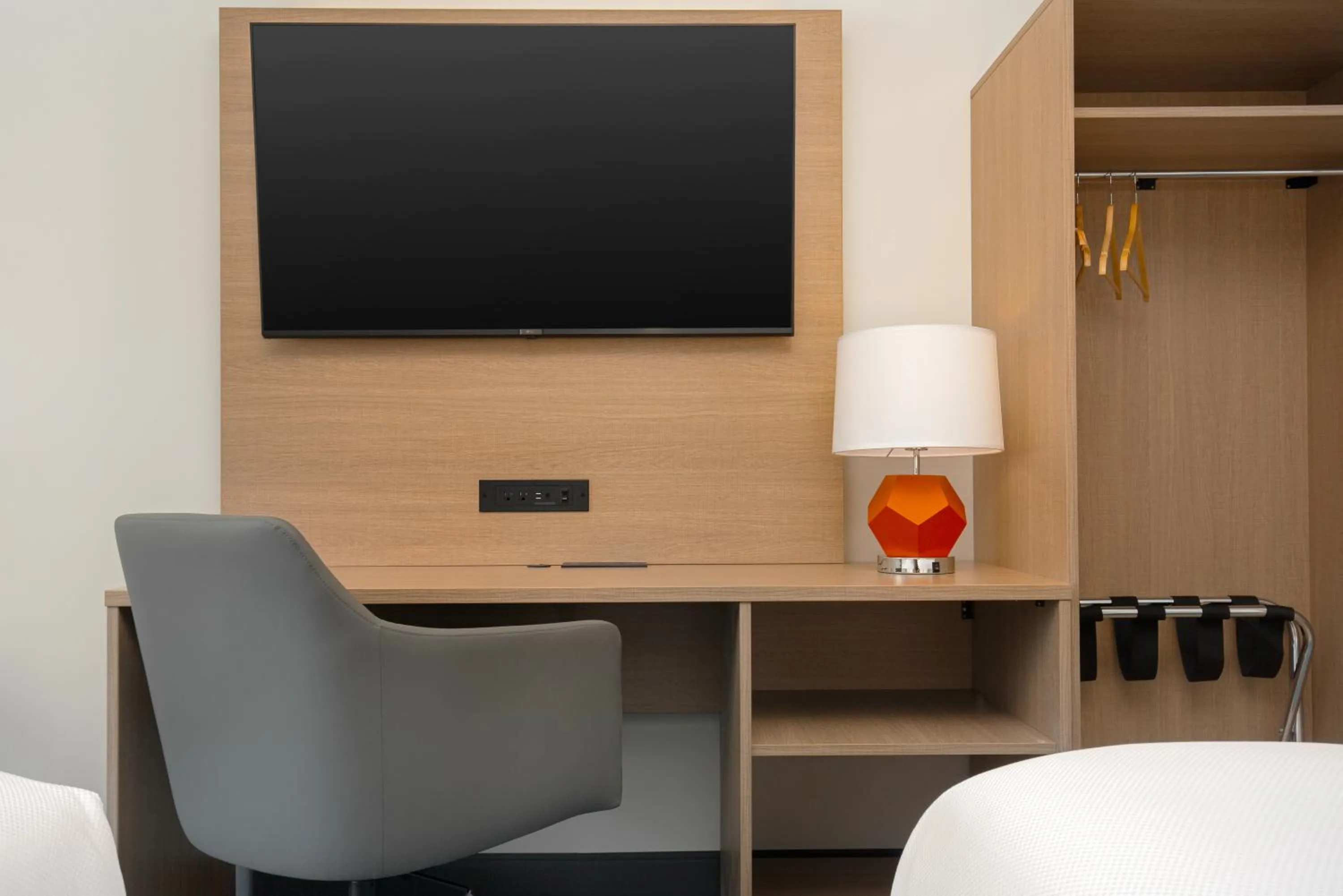 TV and multimedia, Bed in Quality Inn & Suites Prescott