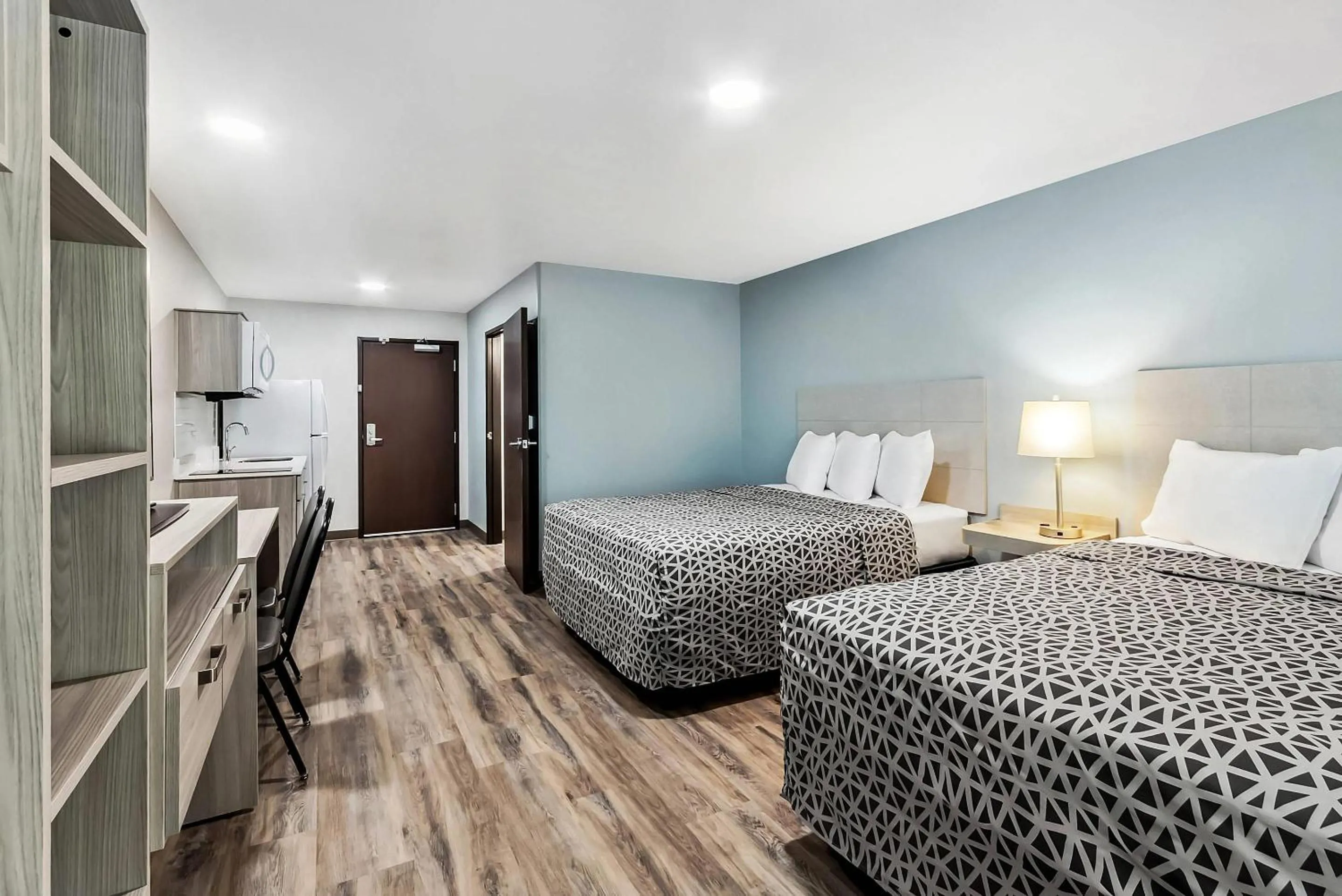 Bedroom, Bed in WoodSpring Suites Sumter near Shaw AFB