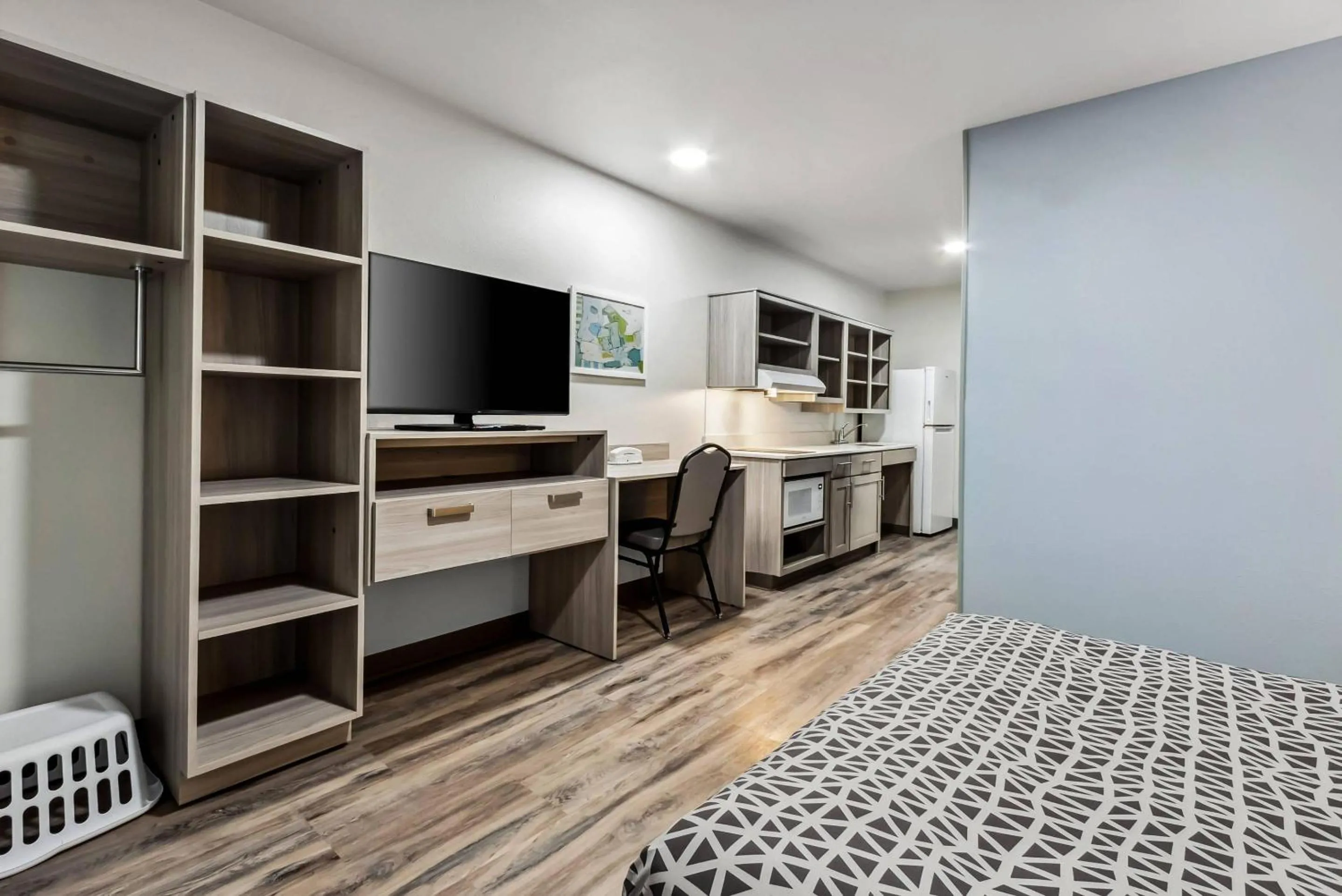 Bedroom, Bed in WoodSpring Suites Sumter near Shaw AFB