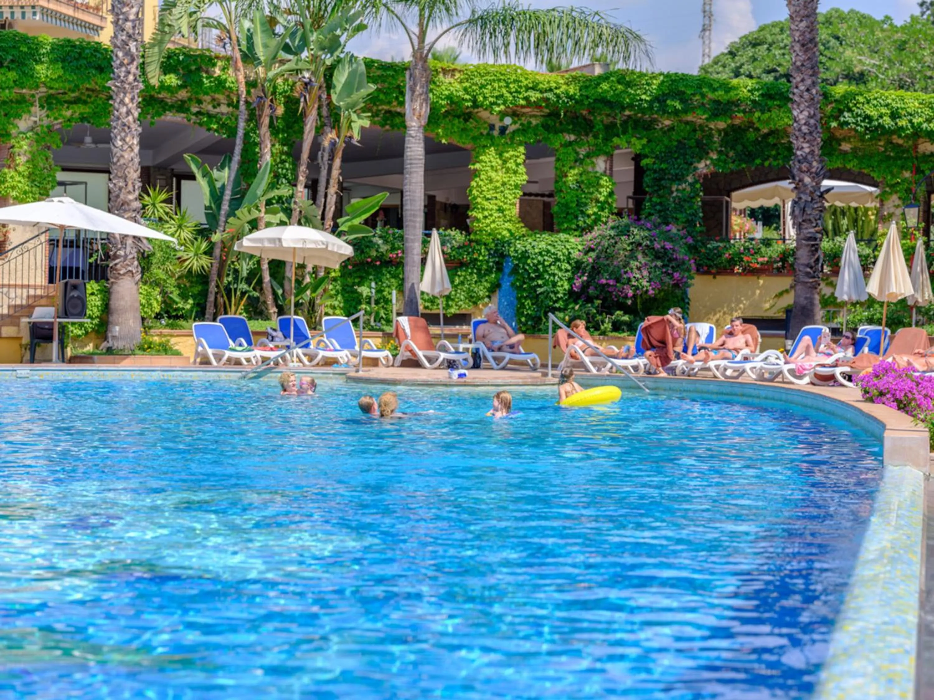 Swimming pool in Hotel Caesar Palace