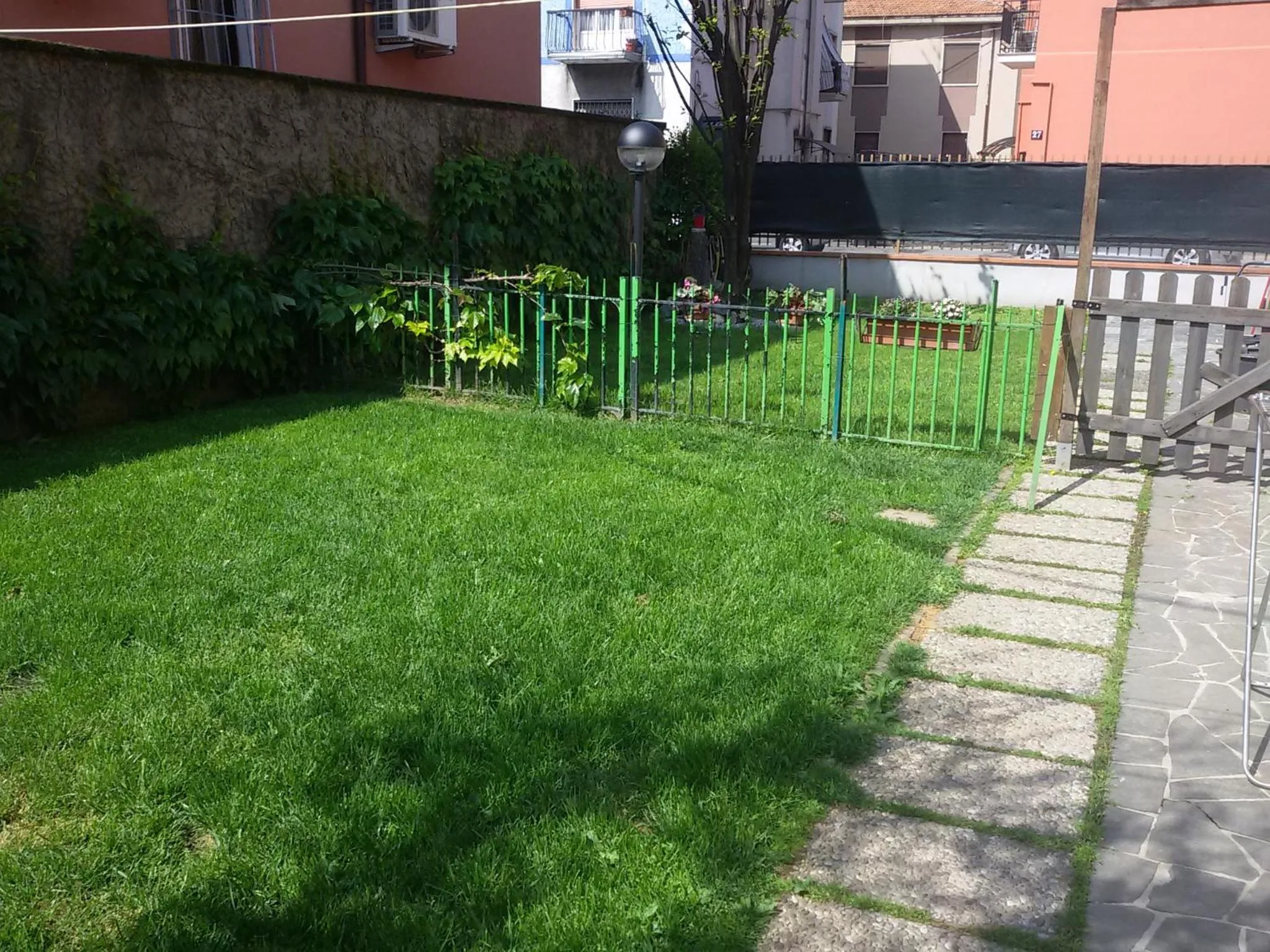 Garden view in Ciro BED AND BREAKFAST la villetta