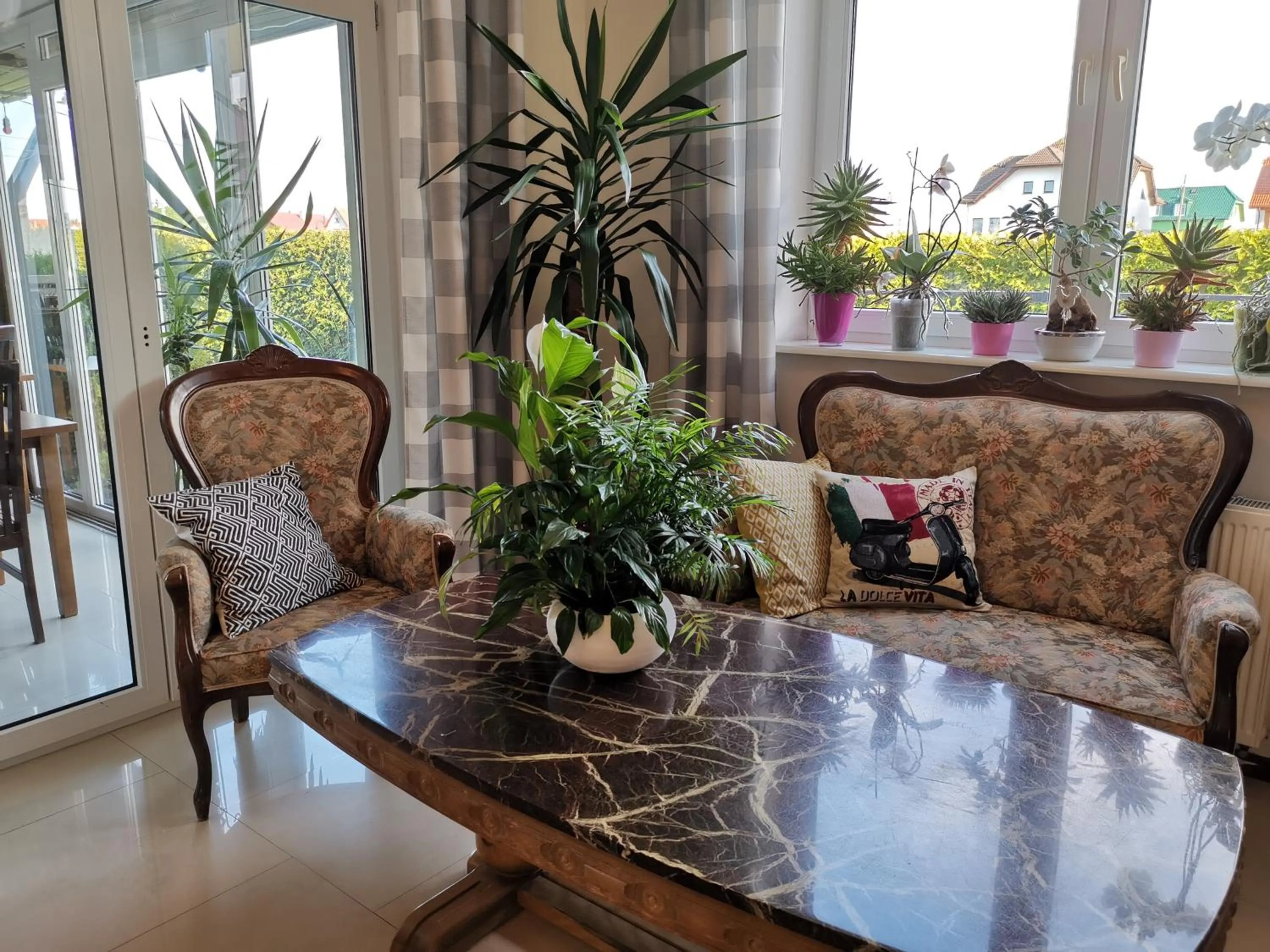 Communal lounge/ TV room in Villa Dolce Vita