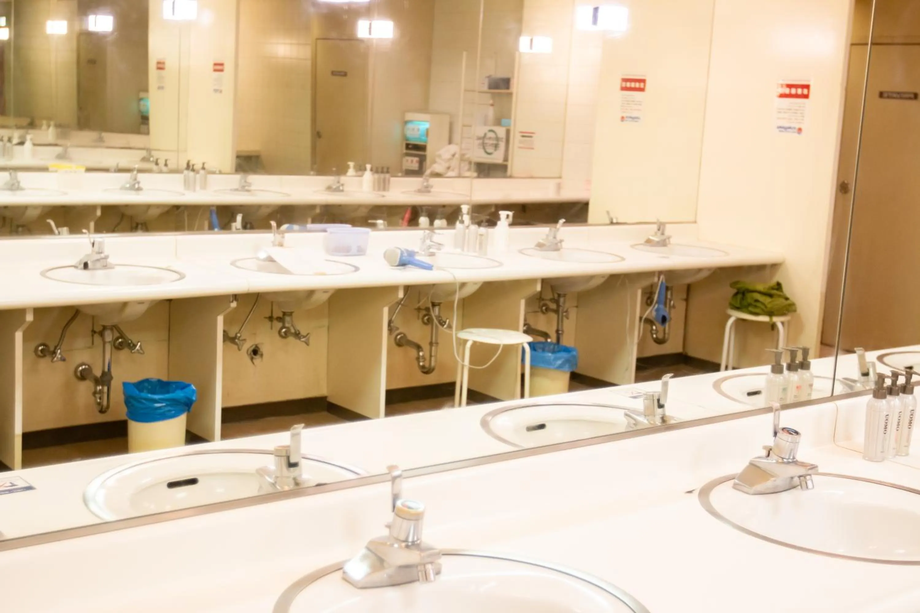 Capsule Hotel Asahi Plaza Shinsaibashi - Men's Only