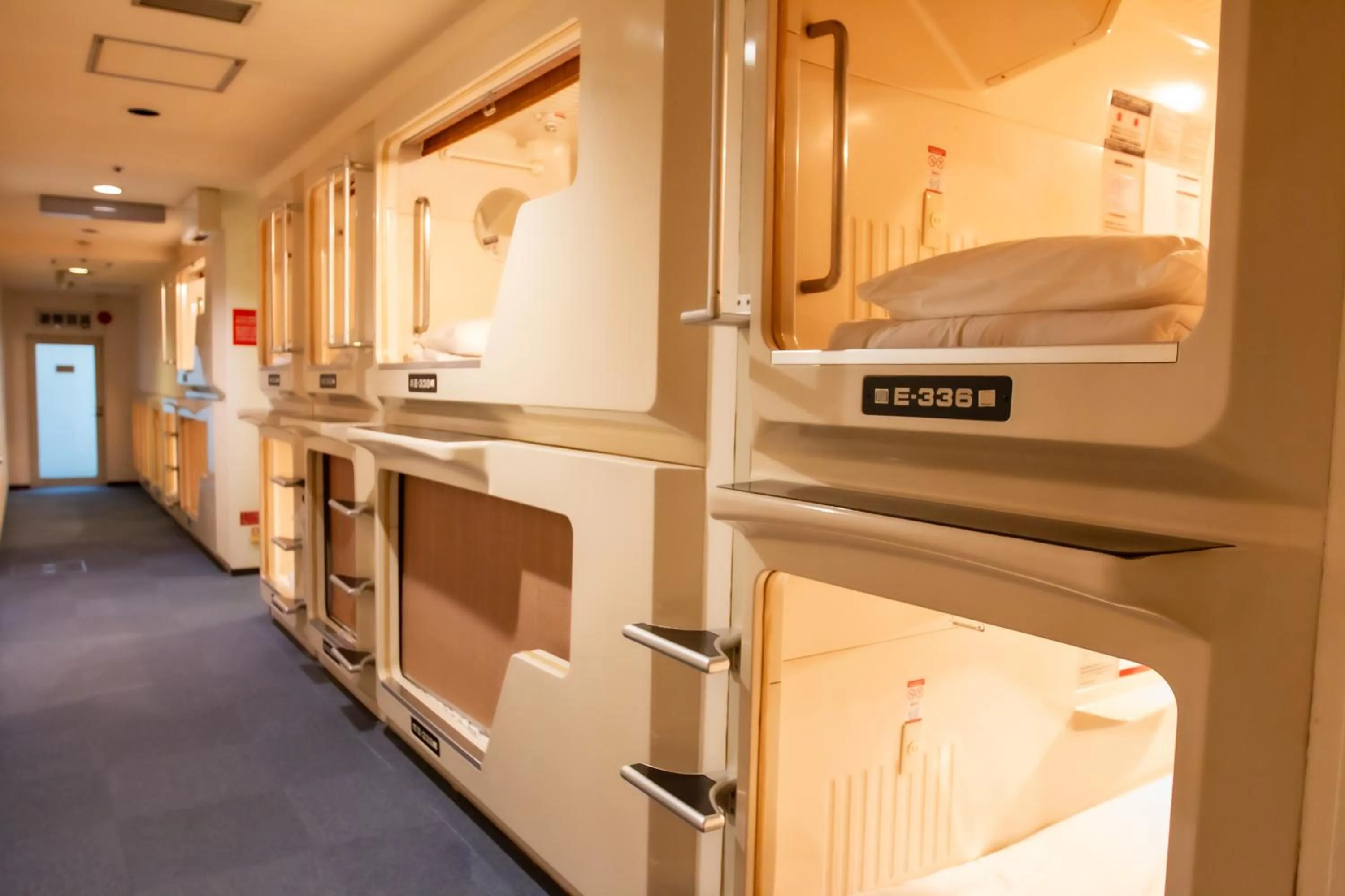 Capsule Hotel Asahi Plaza Shinsaibashi - Men's Only