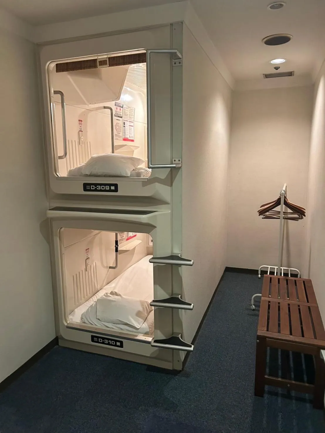 Capsule Hotel Asahi Plaza Shinsaibashi - Men's Only
