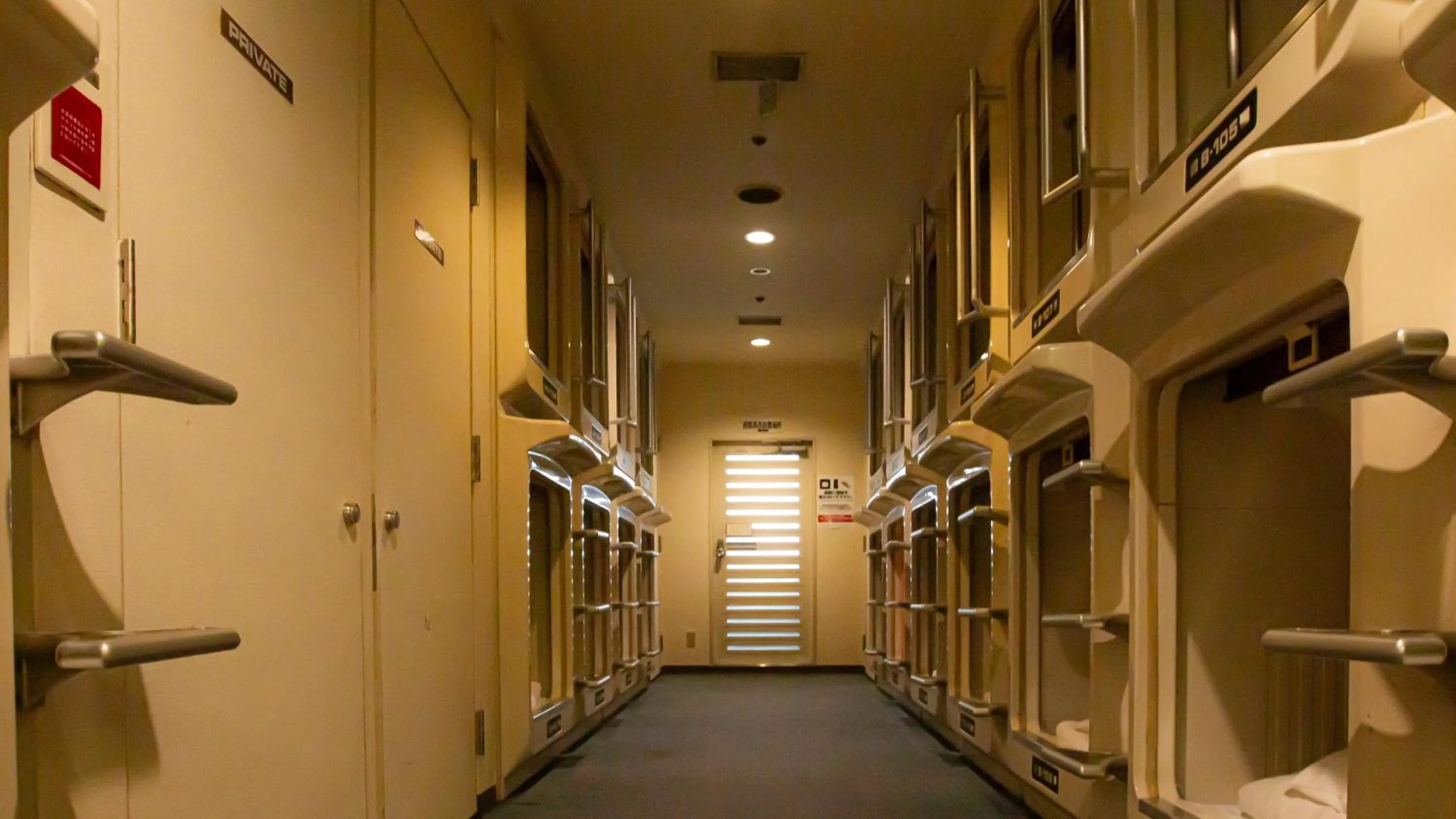 Capsule Hotel Asahi Plaza Shinsaibashi - Men's Only