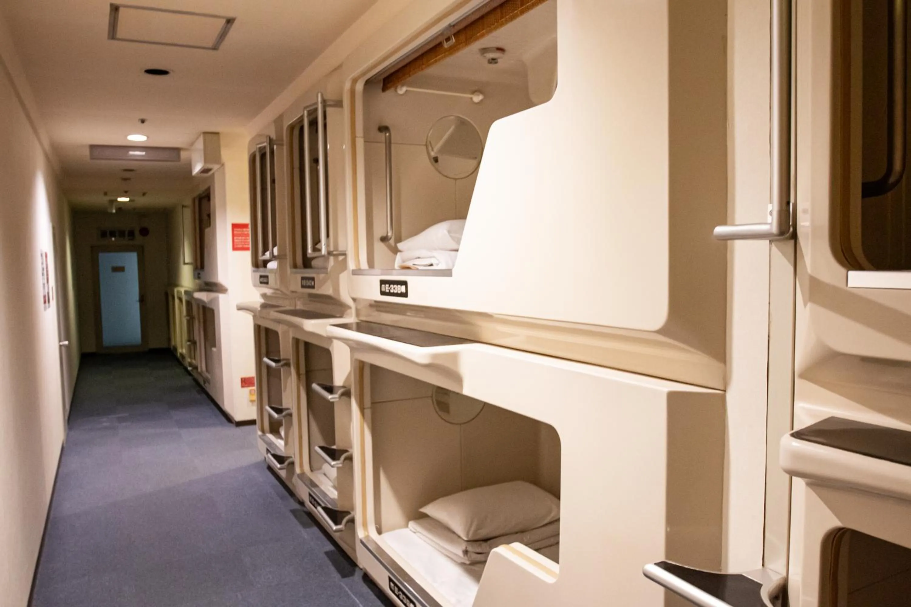 Capsule Hotel Asahi Plaza Shinsaibashi - Men's Only