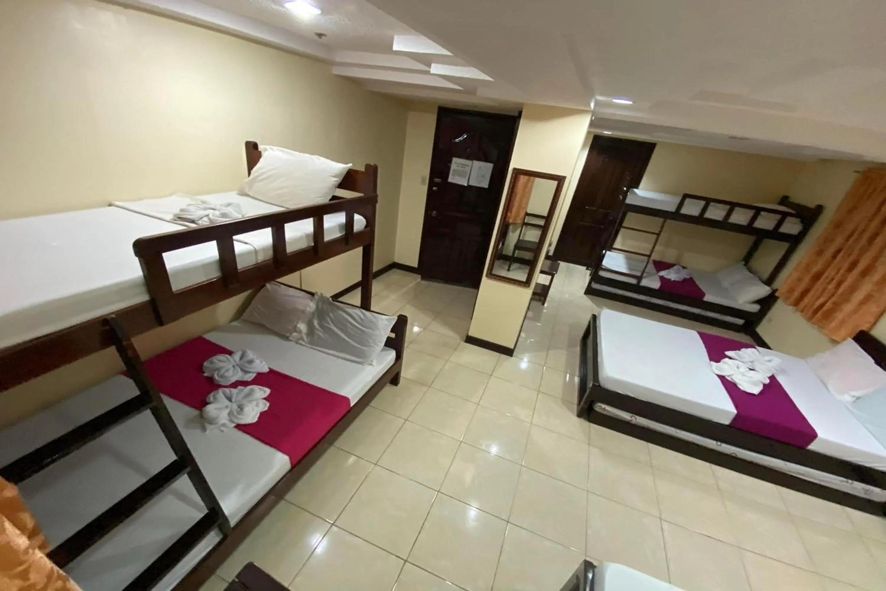 Bedroom, Bed in Voyagers Palace