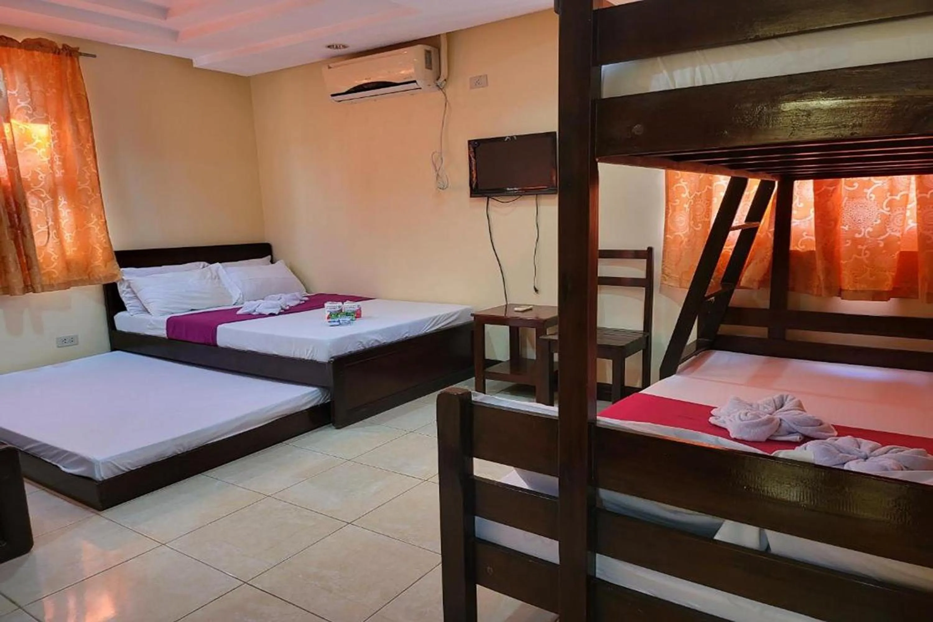 Bedroom, Bed in Voyagers Palace