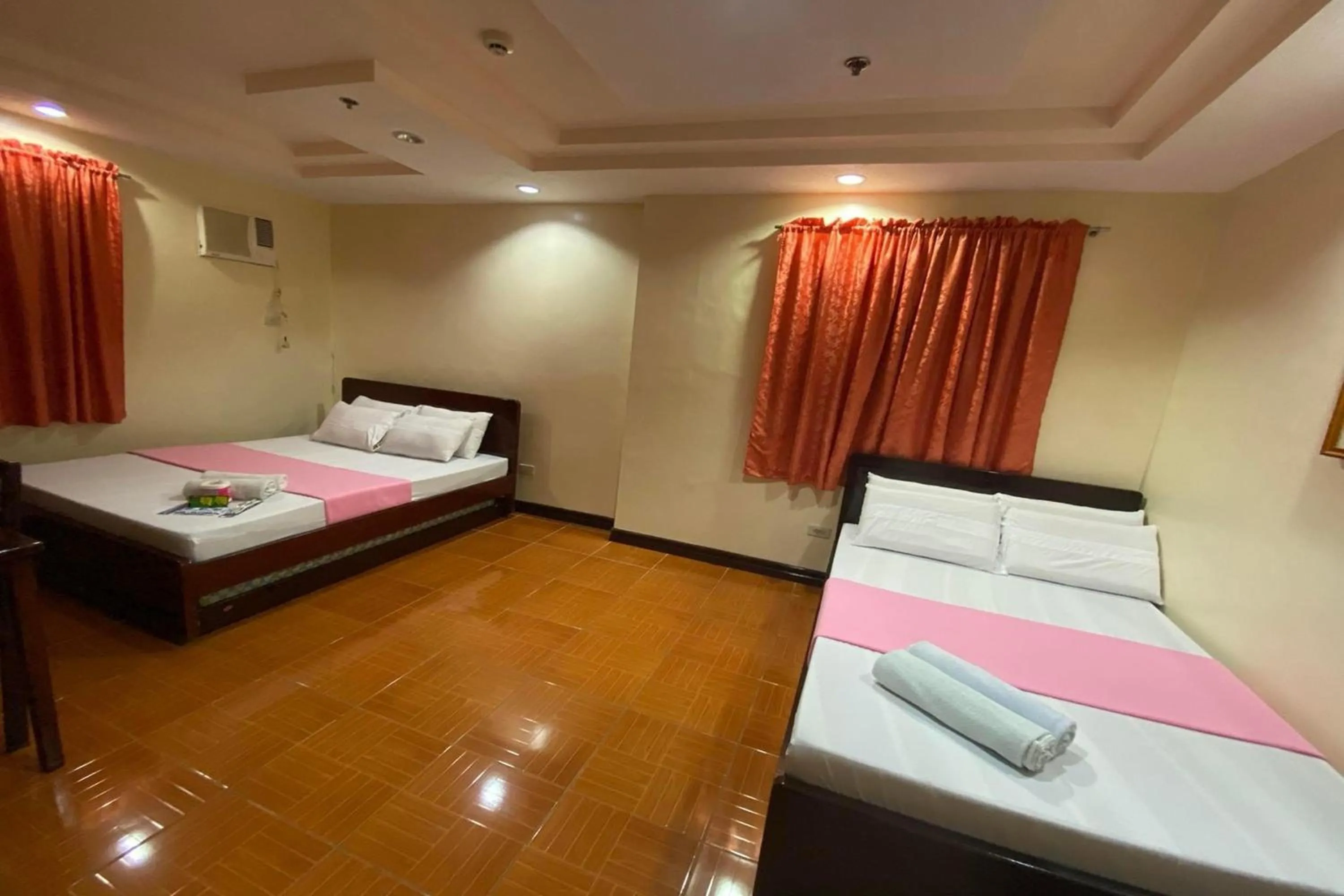 Bedroom, Bed in Voyagers Palace