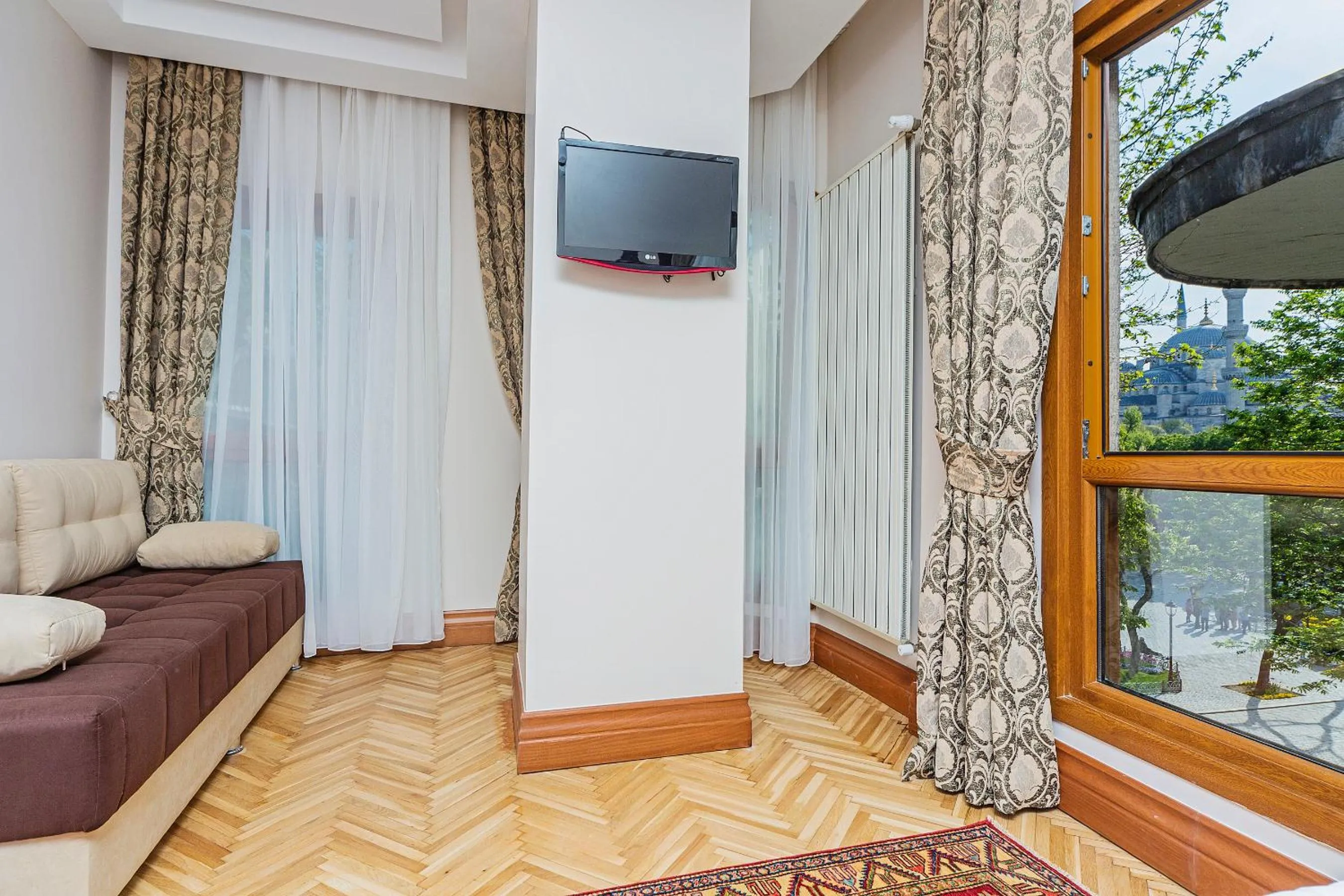 TV and multimedia in Hotel Spectra Sultanahmet