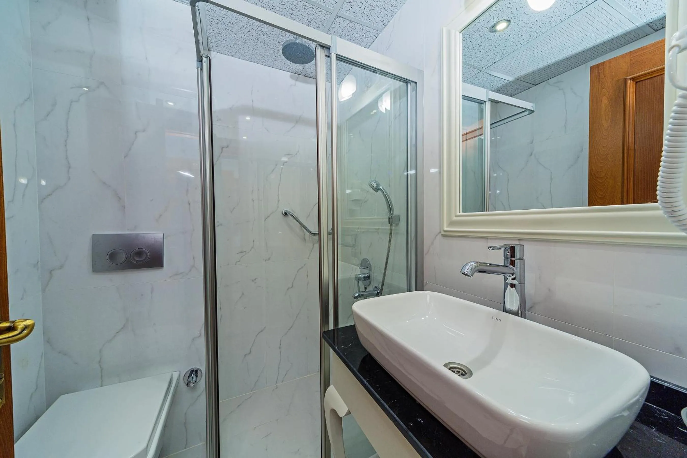 Toilet in Hotel Spectra Sultanahmet