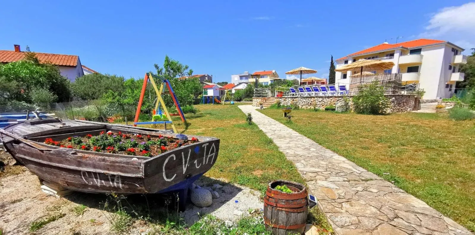 Garden in Apartments CVITA Holiday