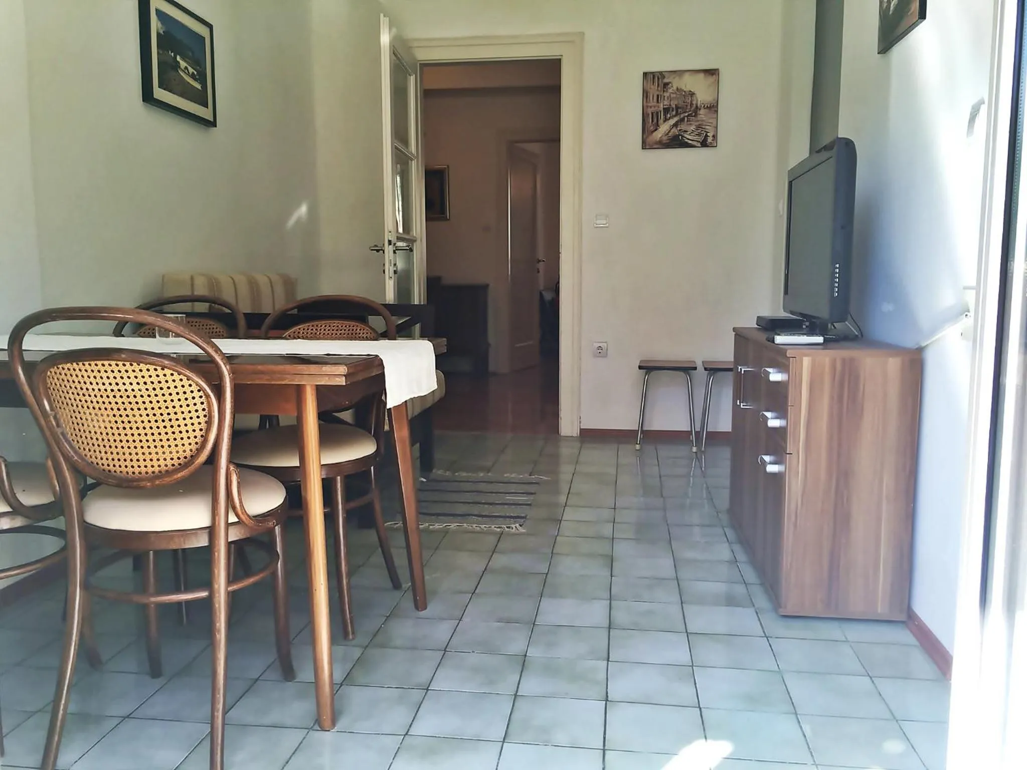 Dining area in Klarina Apartments