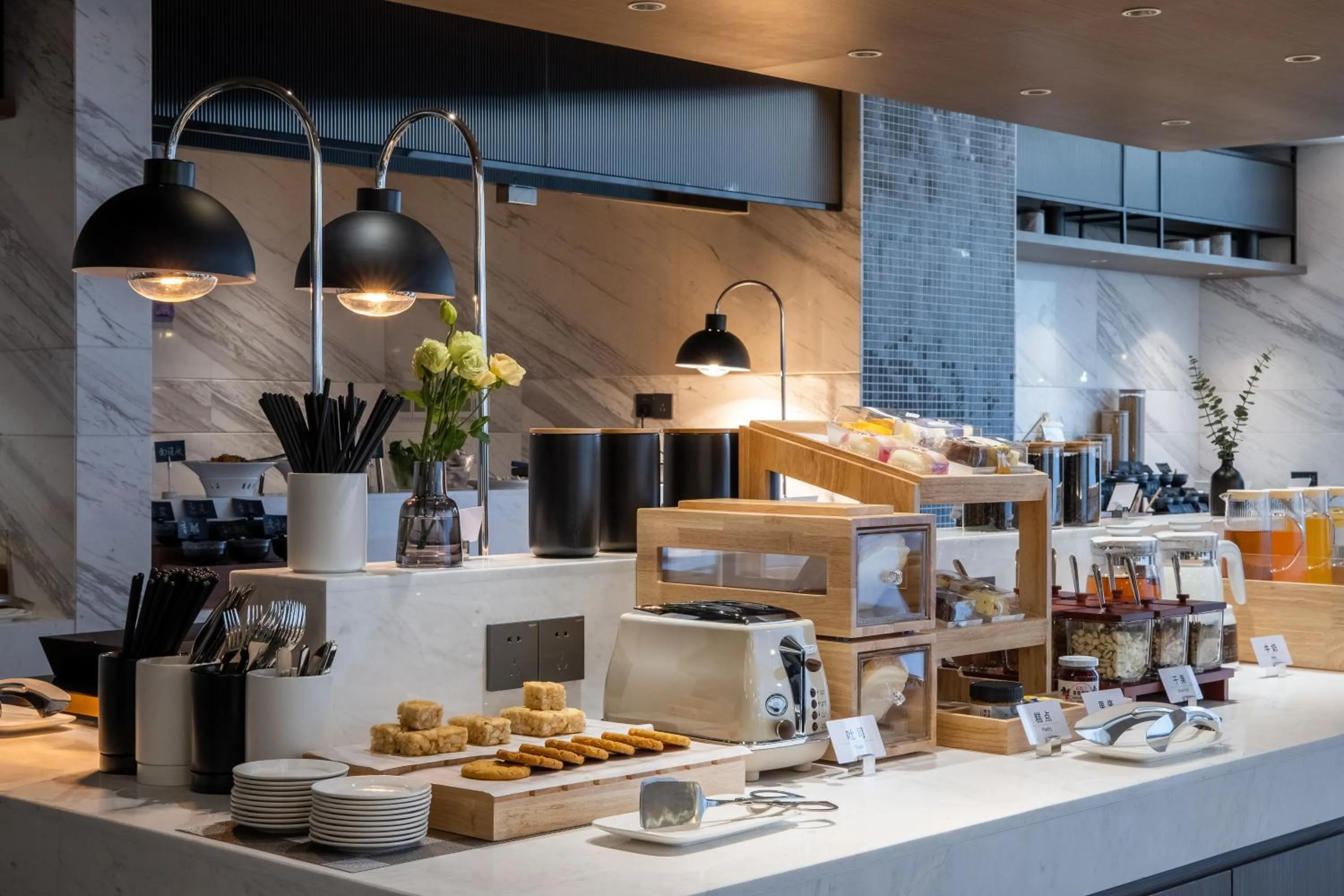 Atour Hotel Hefei Binhu Yungu Financial City