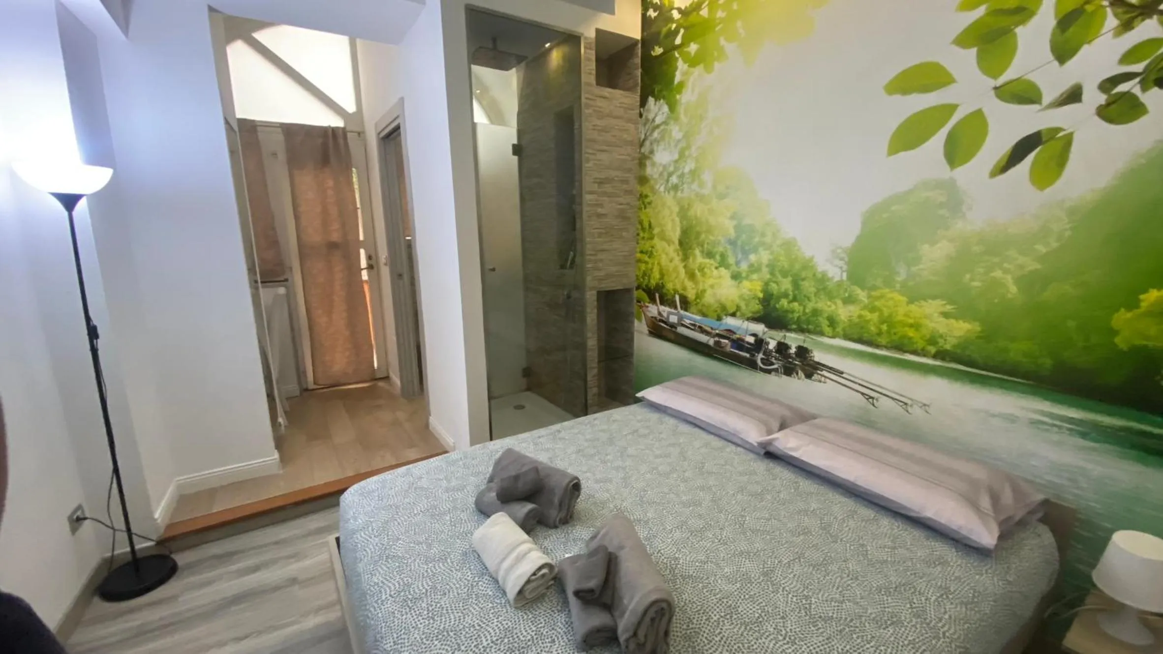 Shower, Bed in Petros rooms&apartments