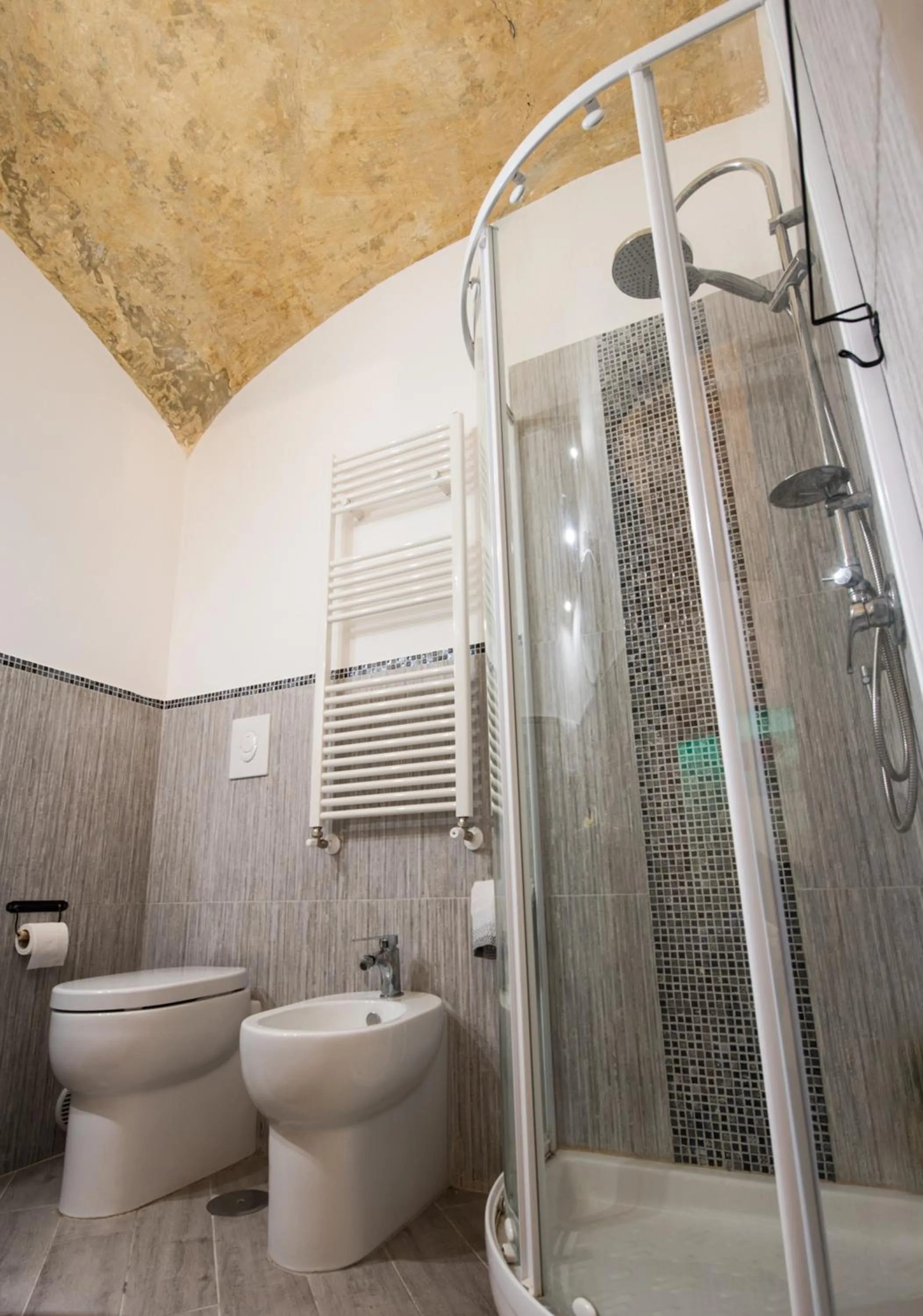 Bathroom in Petros rooms&apartments