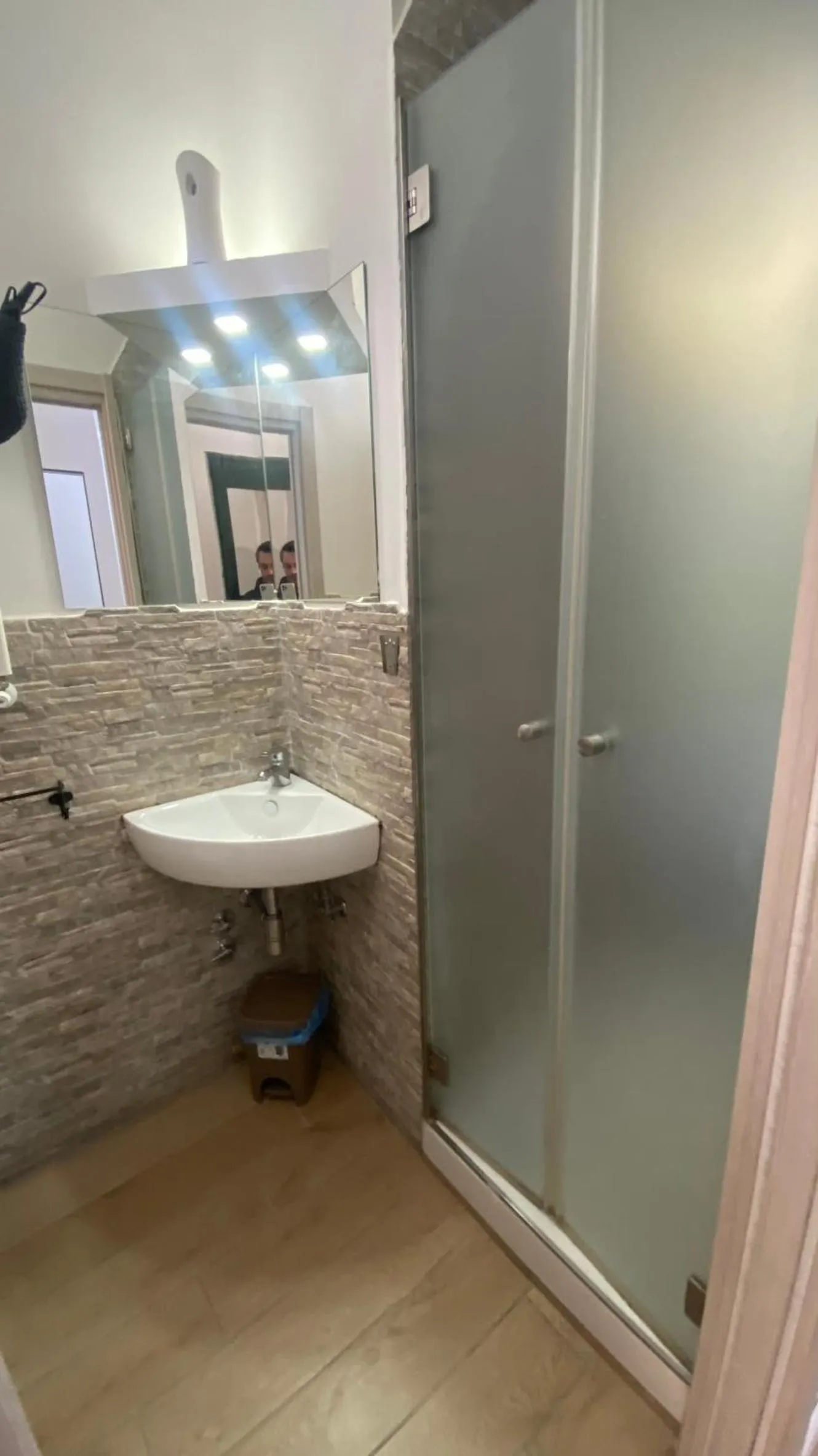 Shower in Petros rooms&apartments