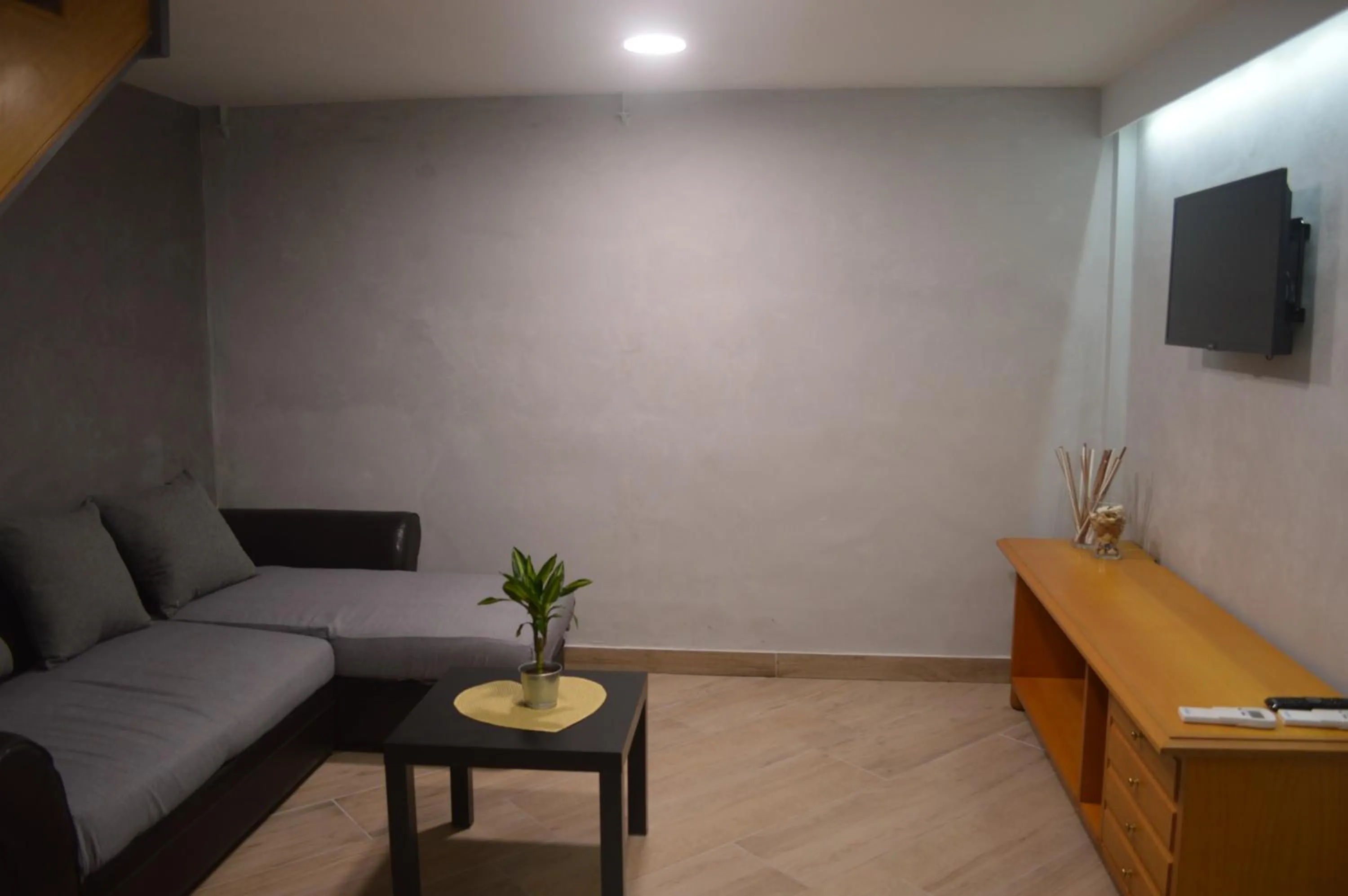 TV and multimedia in Petros rooms&apartments