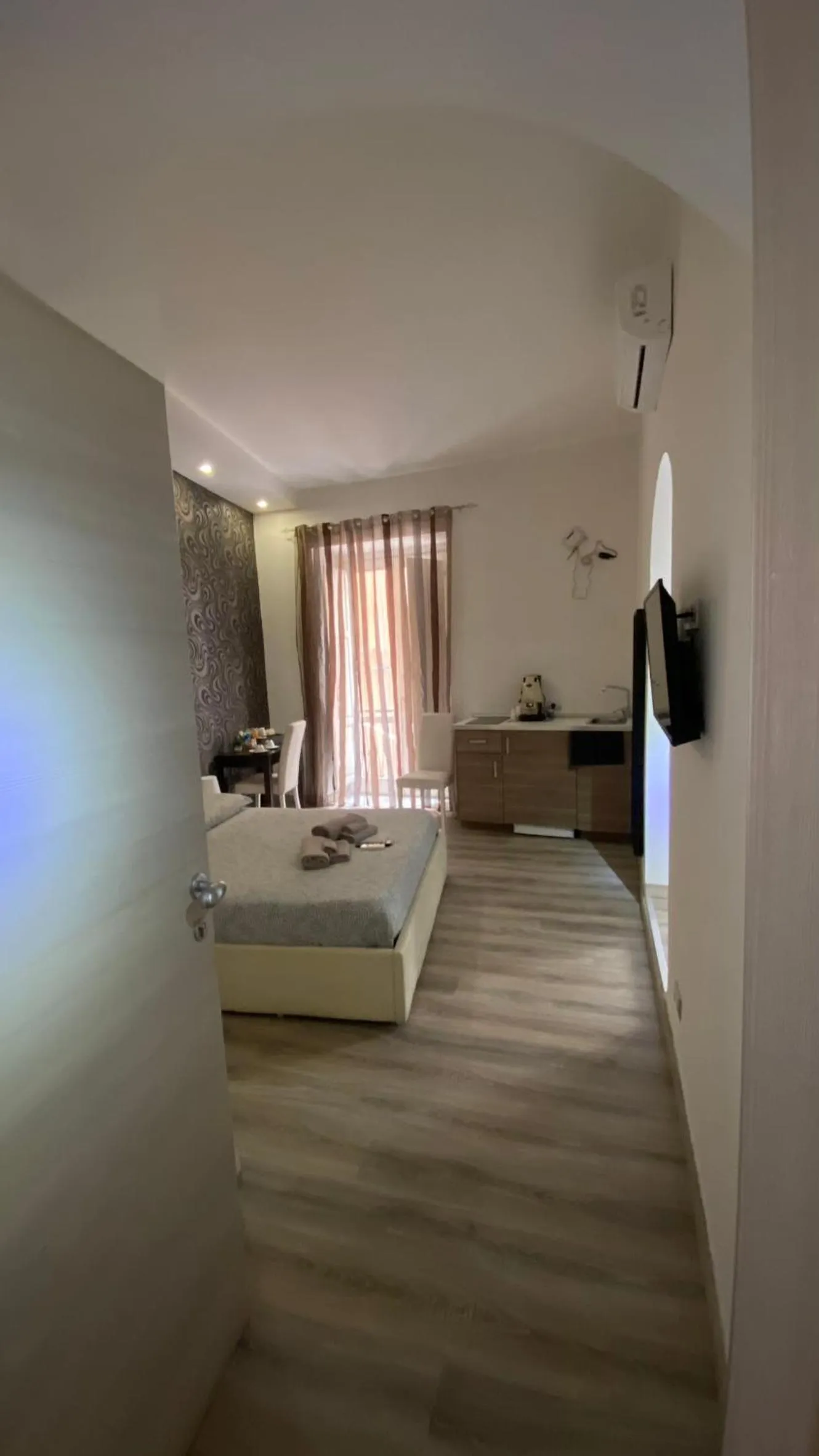 Kitchen or kitchenette, Bed in Petros rooms&apartments