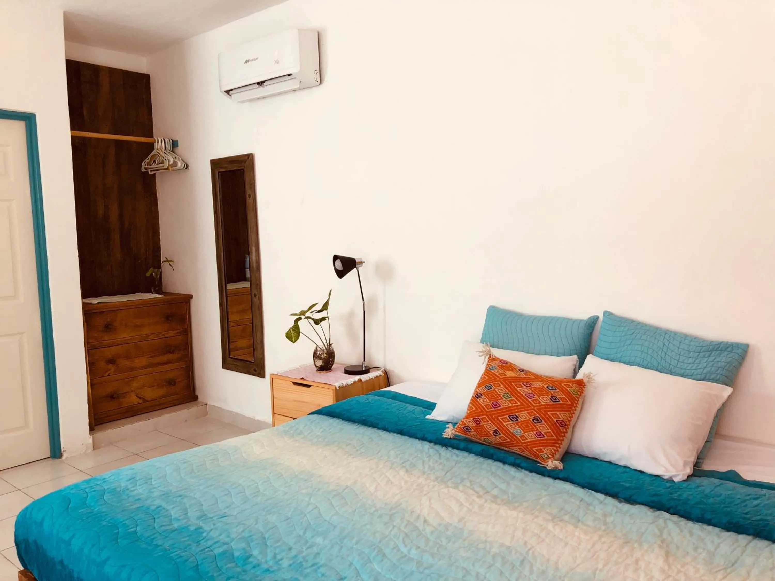 Photo of the whole room, Bed in Casa Alberto Cozumel