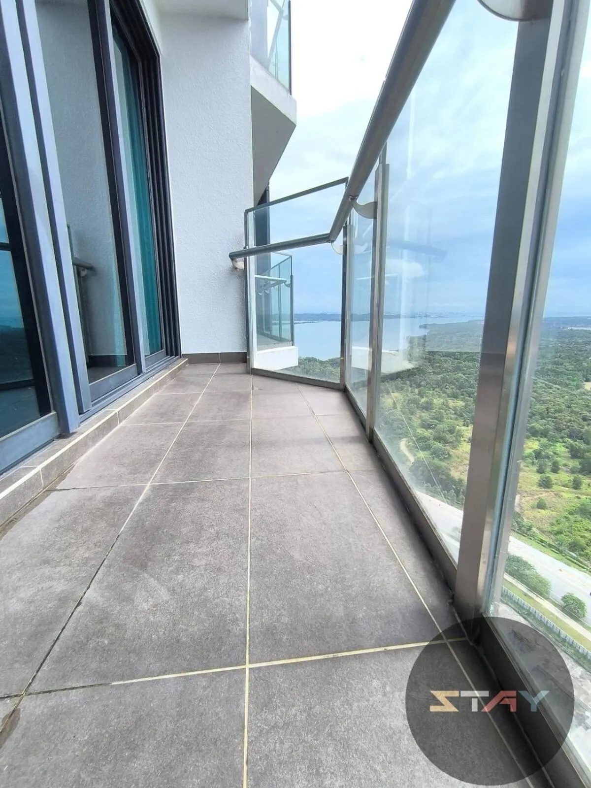 Almas Couple Urban Retreat Puteri Harbour BySTAY