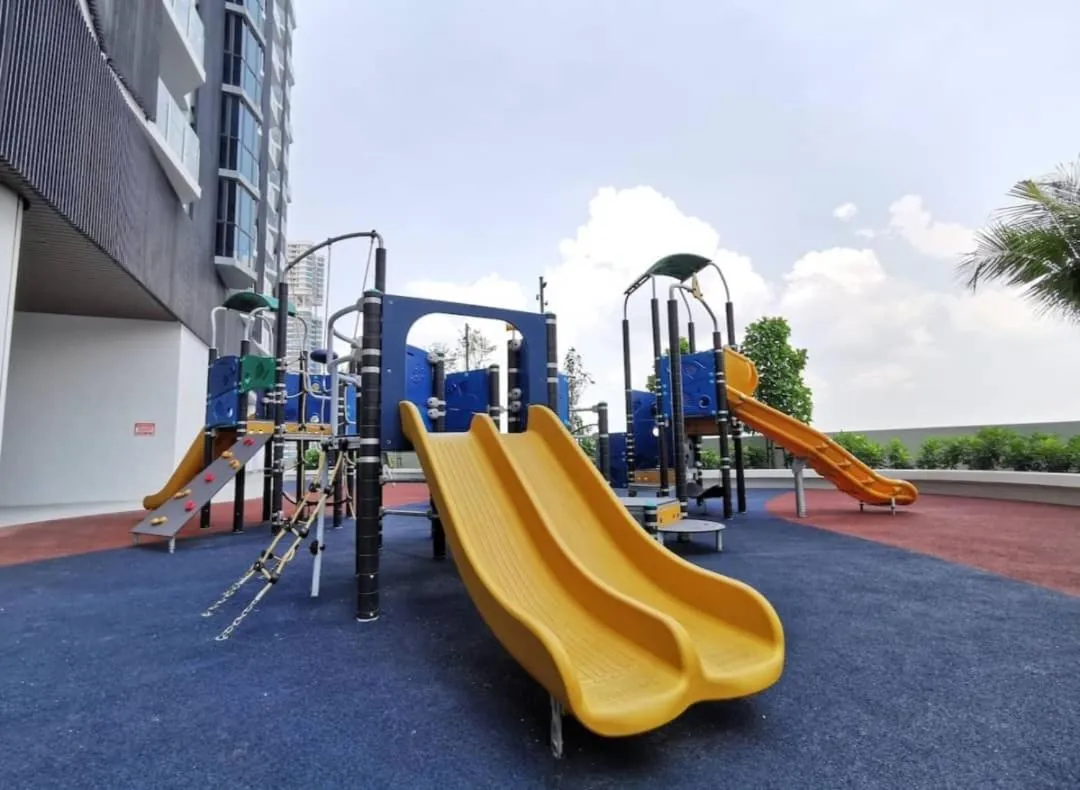 Almas Couple Urban Retreat Puteri Harbour BySTAY