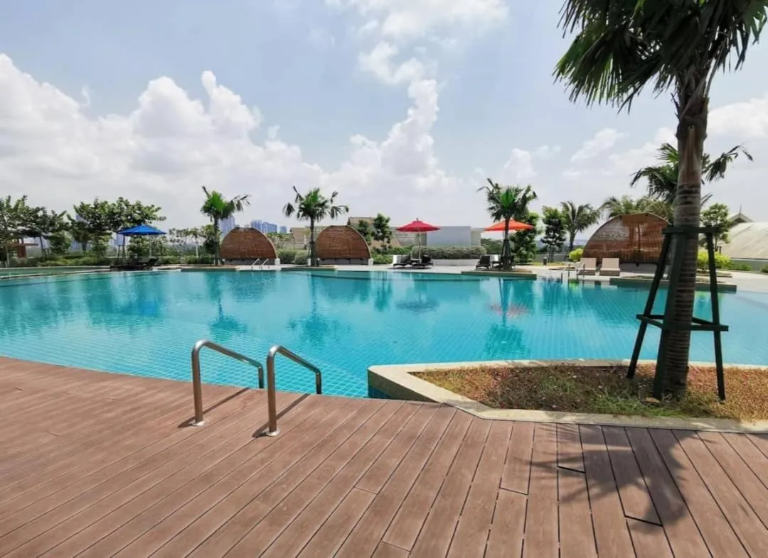 Almas Couple Urban Retreat Puteri Harbour BySTAY