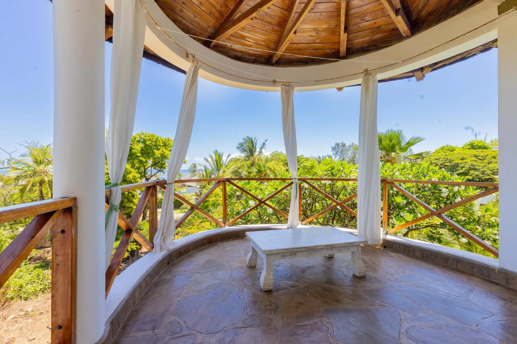 Spring in Silver Rock Boutique Resort by Mokawa - Hotel & Apartments