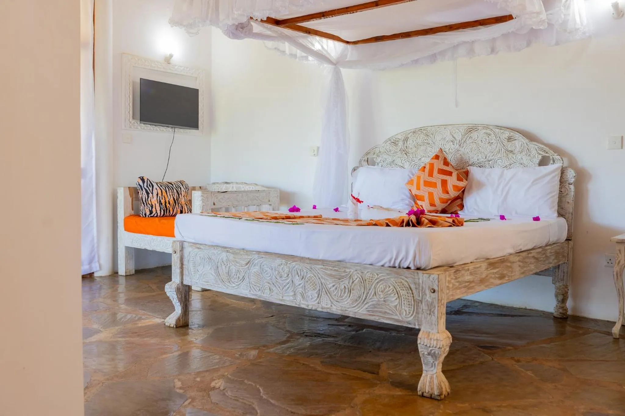 Bed in Silver Rock Boutique Resort by Mokawa - Hotel & Apartments