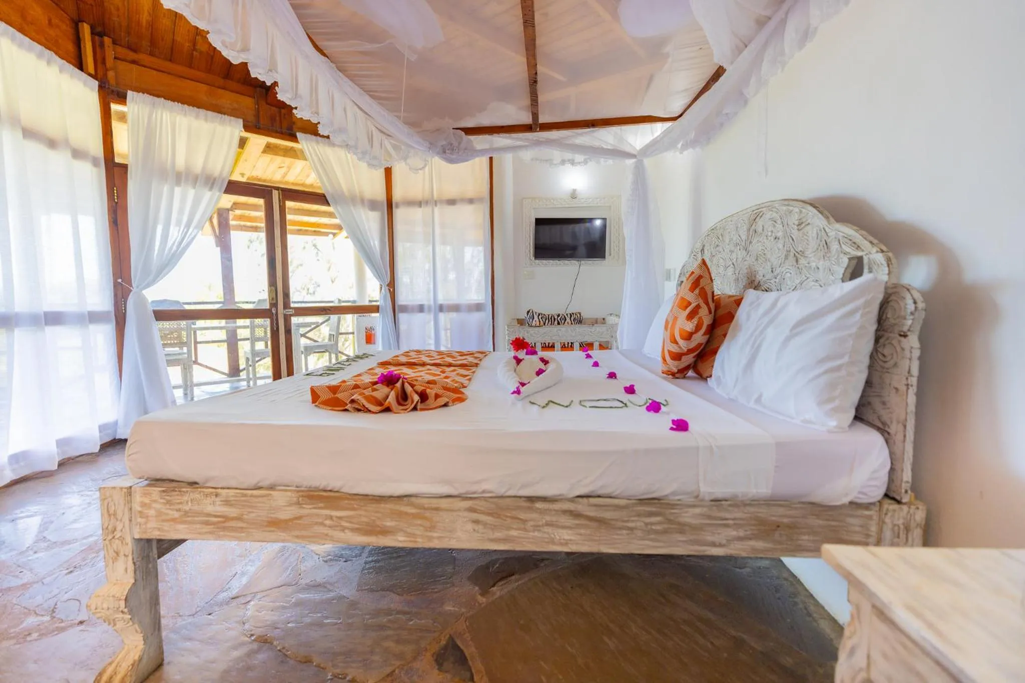 Bed in Silver Rock Boutique Resort by Mokawa - Hotel & Apartments