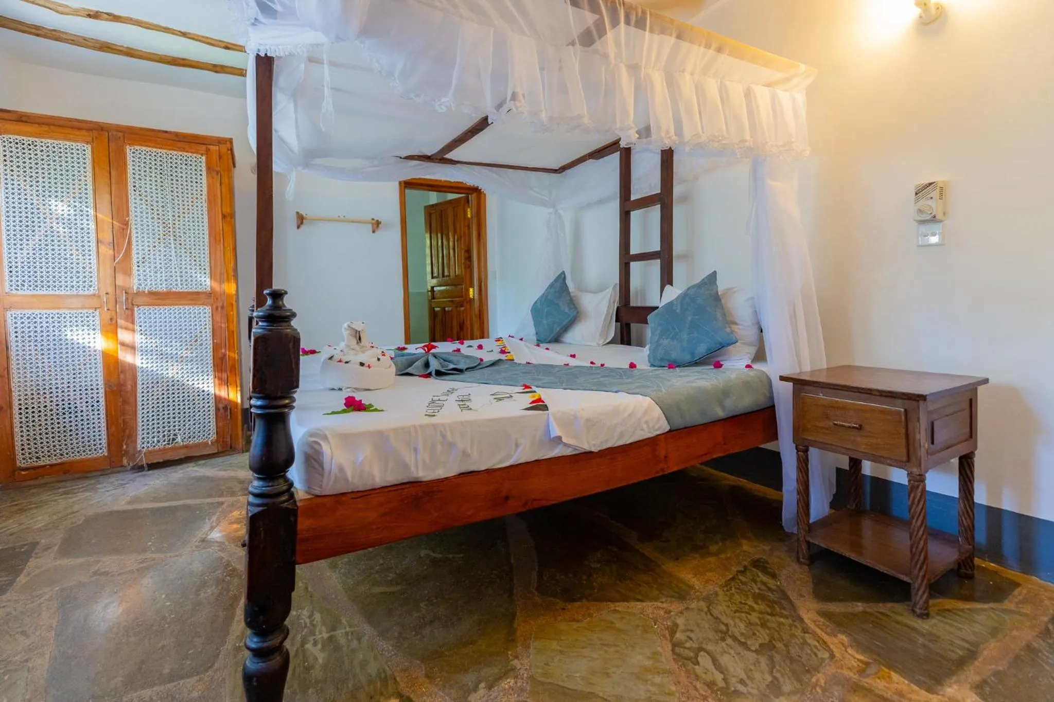 Bed in Silver Rock Boutique Resort by Mokawa - Hotel & Apartments