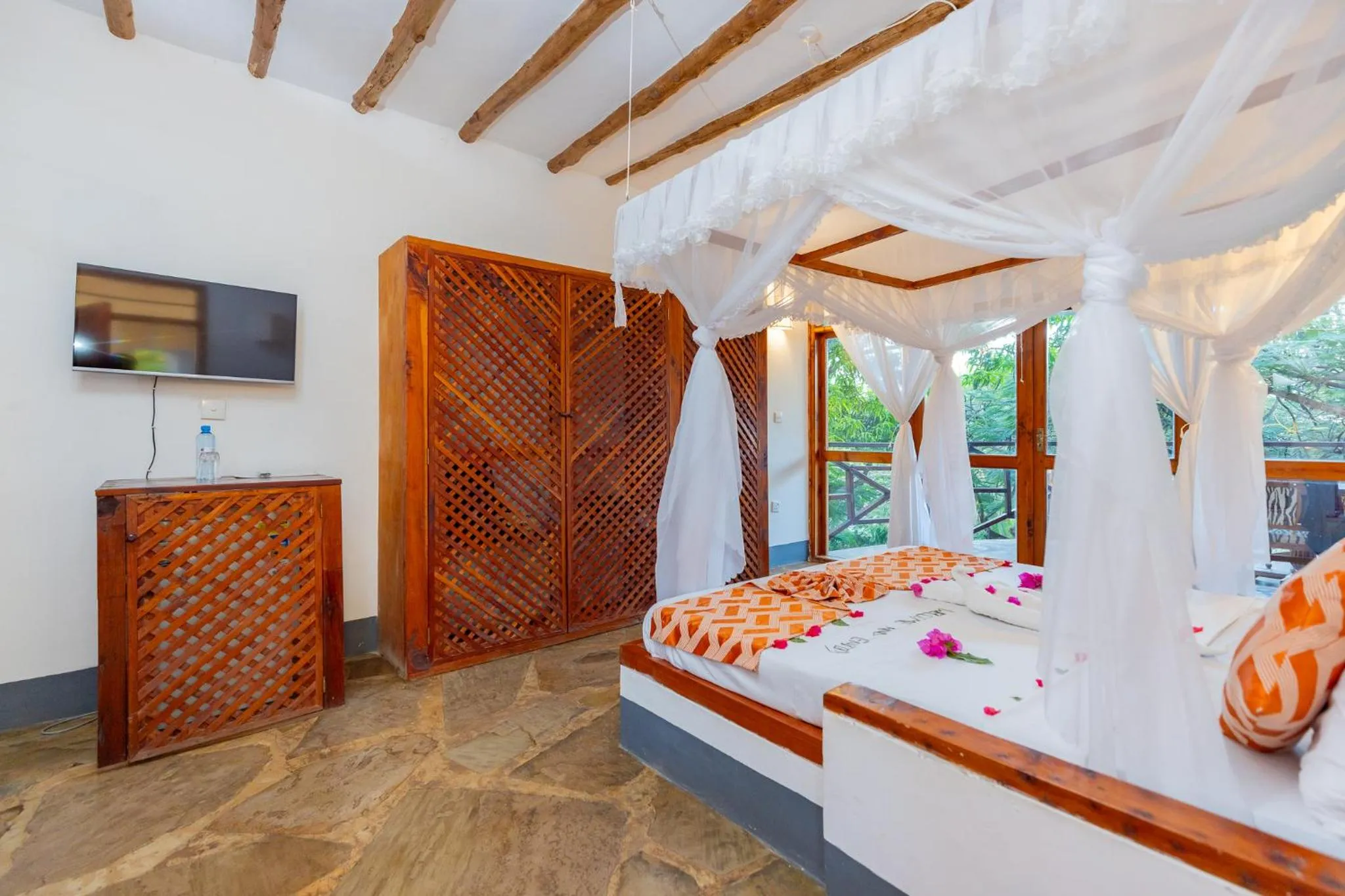 Bed in Silver Rock Boutique Resort by Mokawa - Hotel & Apartments