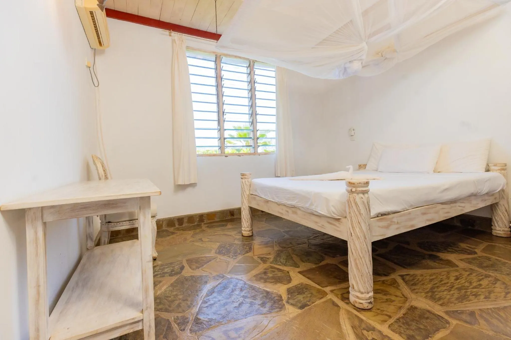 Bed in Silver Rock Boutique Resort by Mokawa - Hotel & Apartments