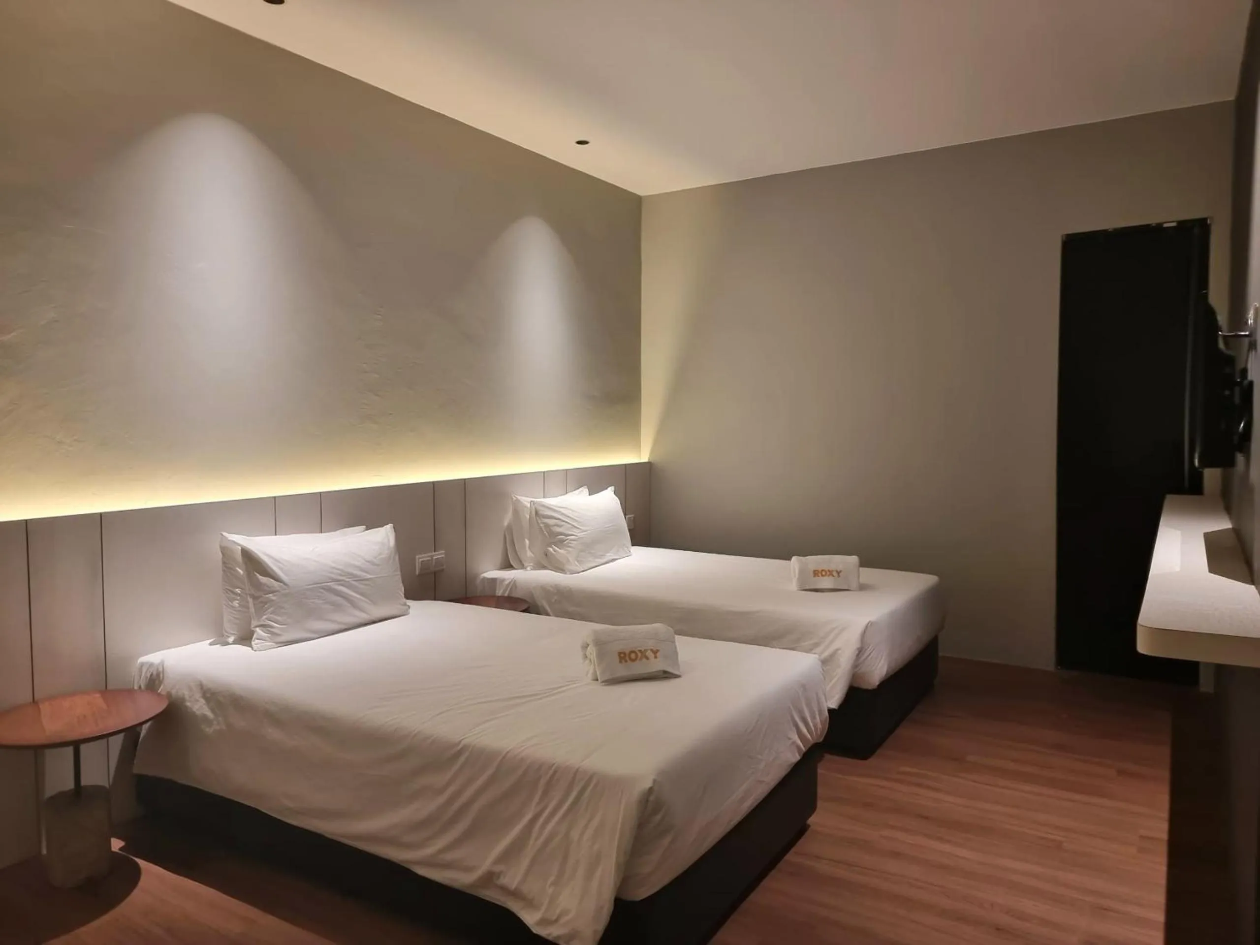 View (from property/room), Bed in Roxy Hotel Malihah