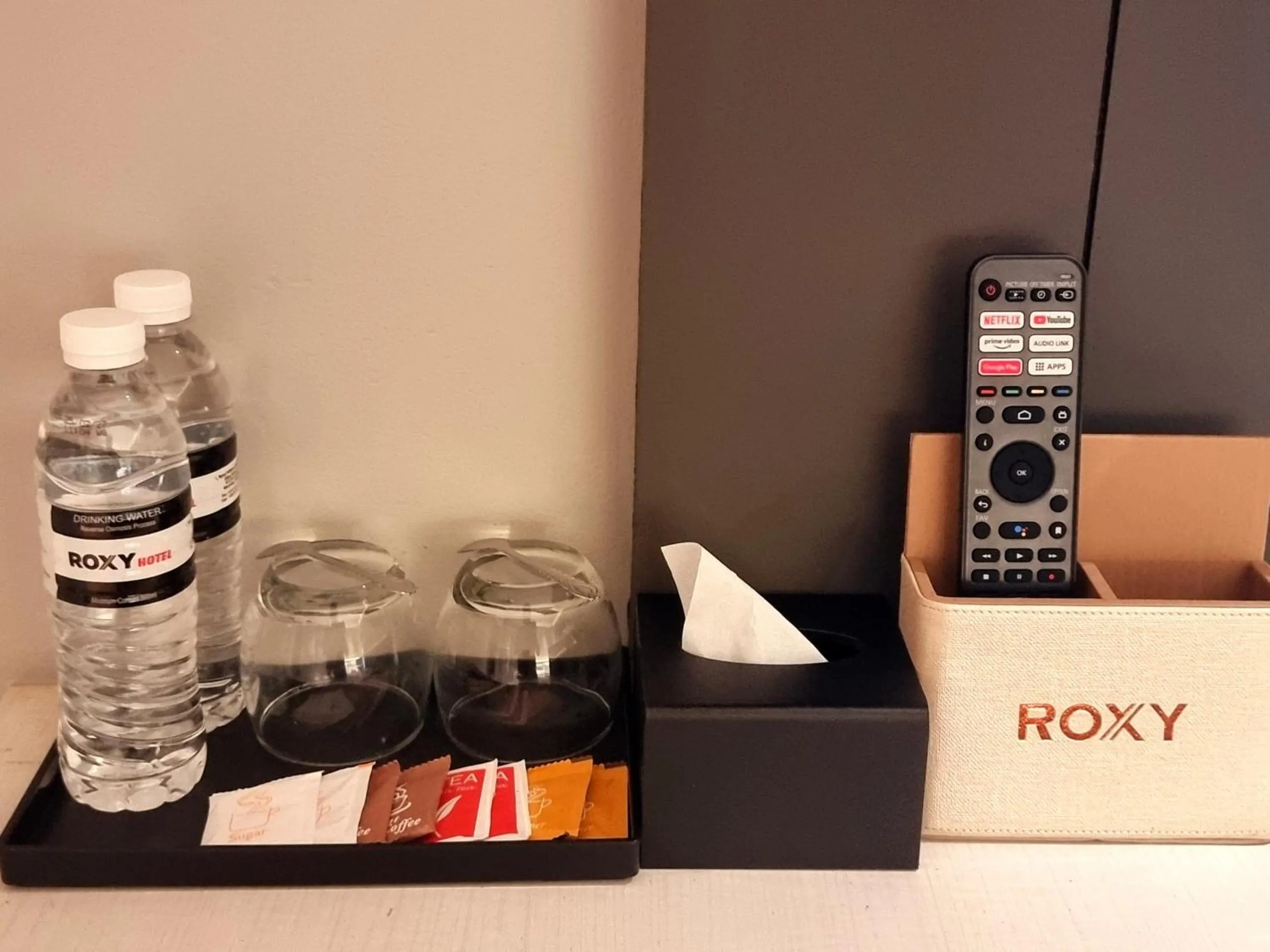 Coffee/tea facilities in Roxy Hotel Malihah