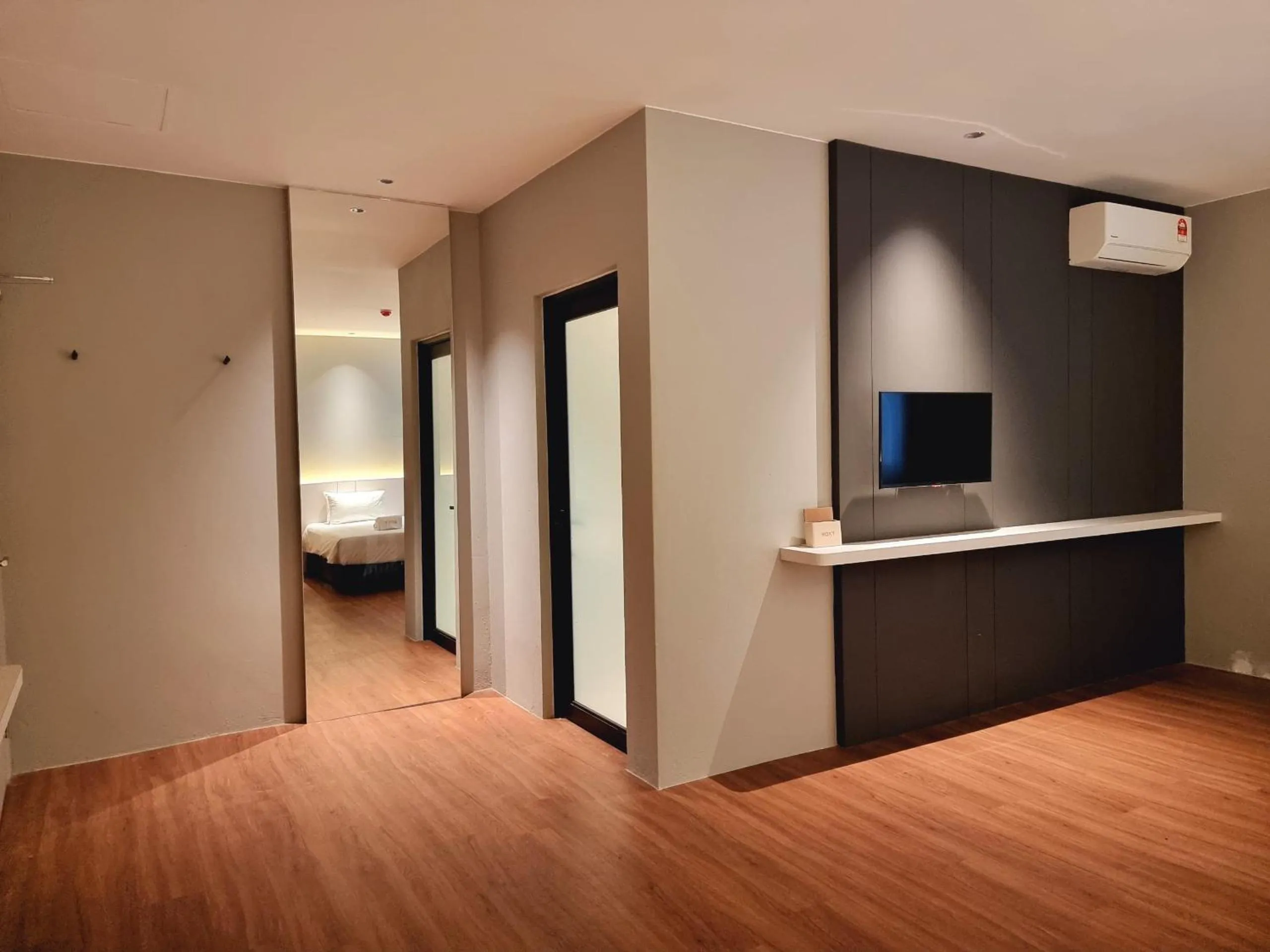 View (from property/room), Bed in Roxy Hotel Malihah