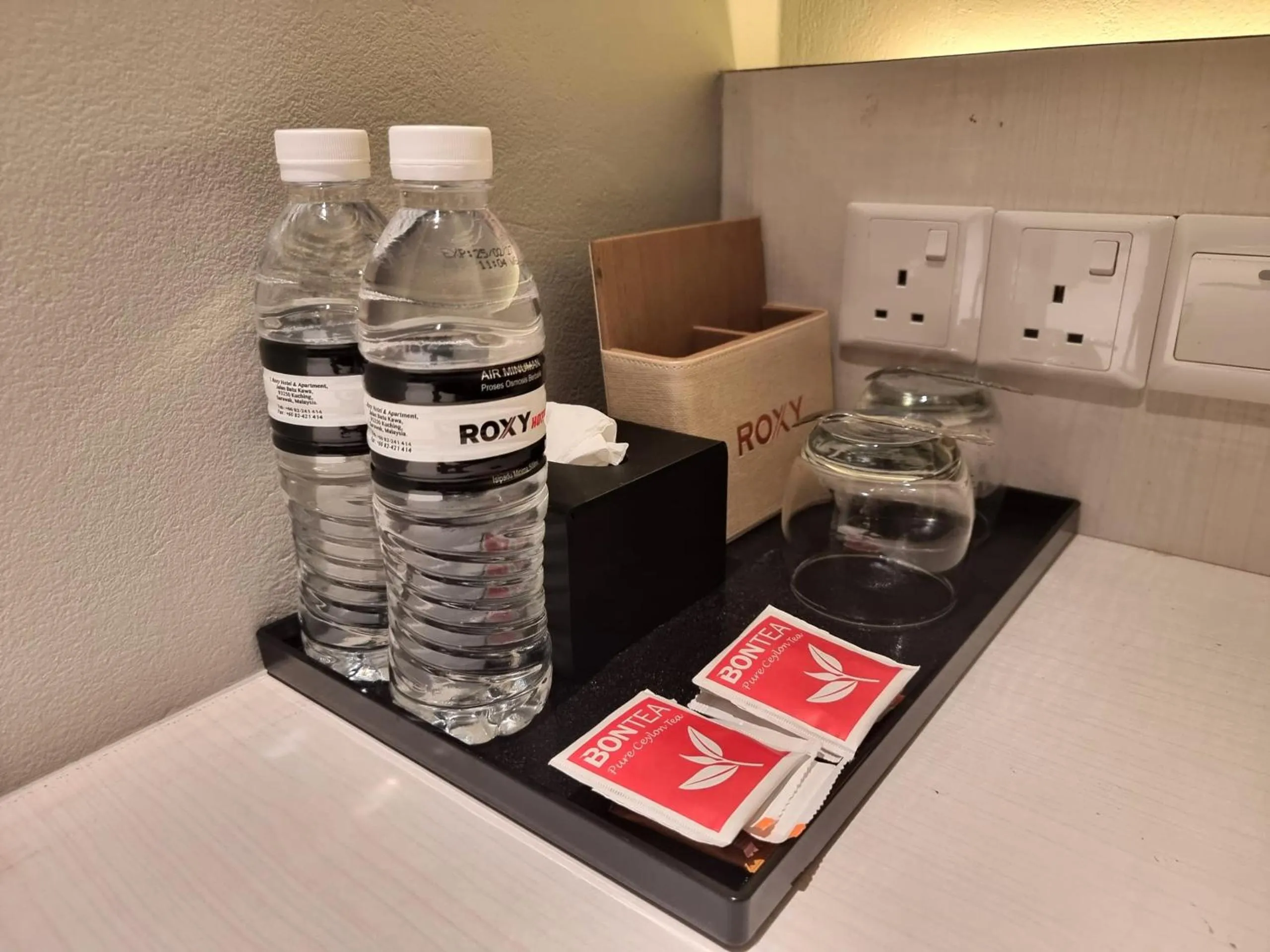 Coffee/tea facilities in Roxy Hotel Malihah