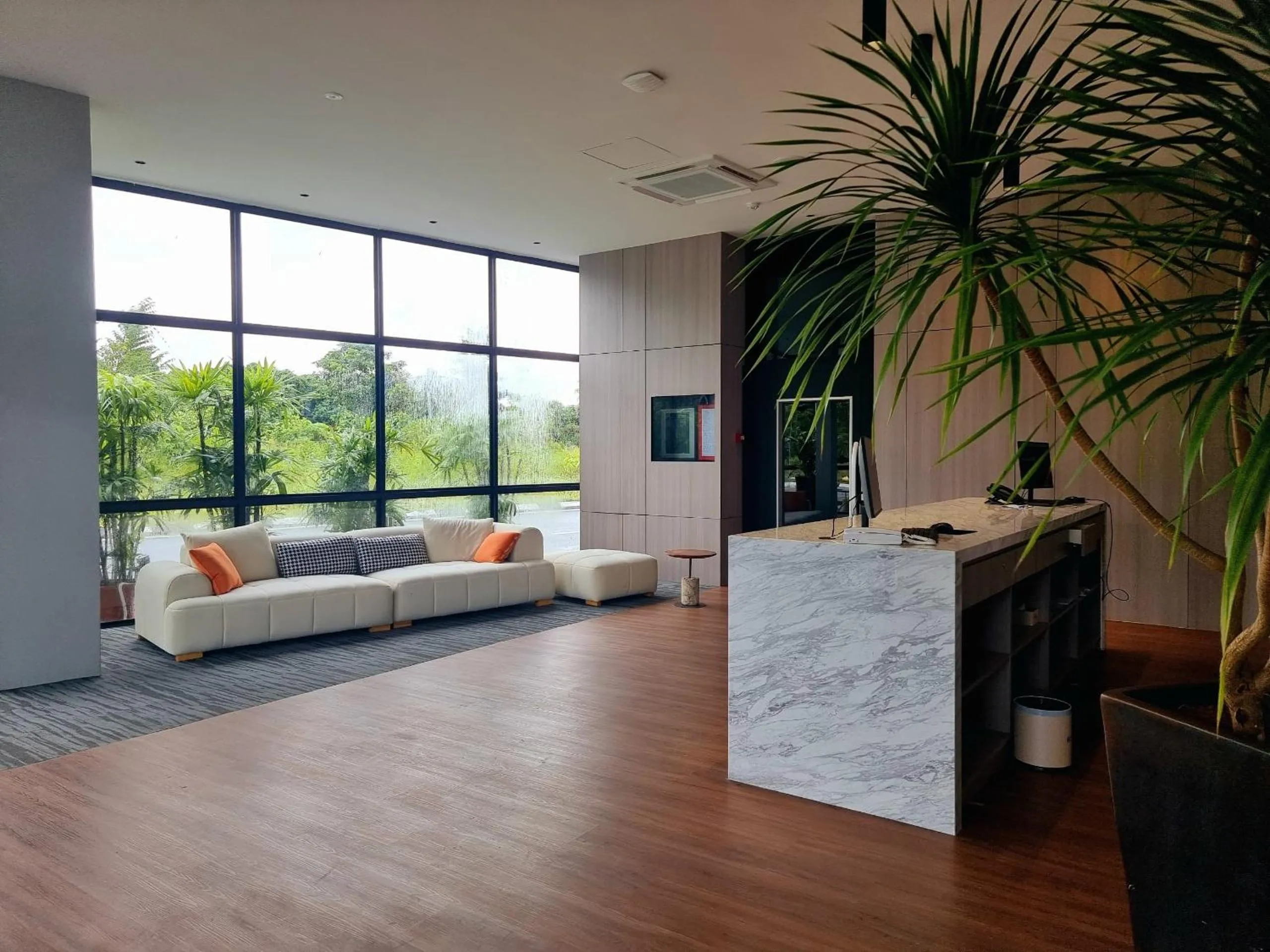 Lobby or reception in Roxy Hotel Malihah